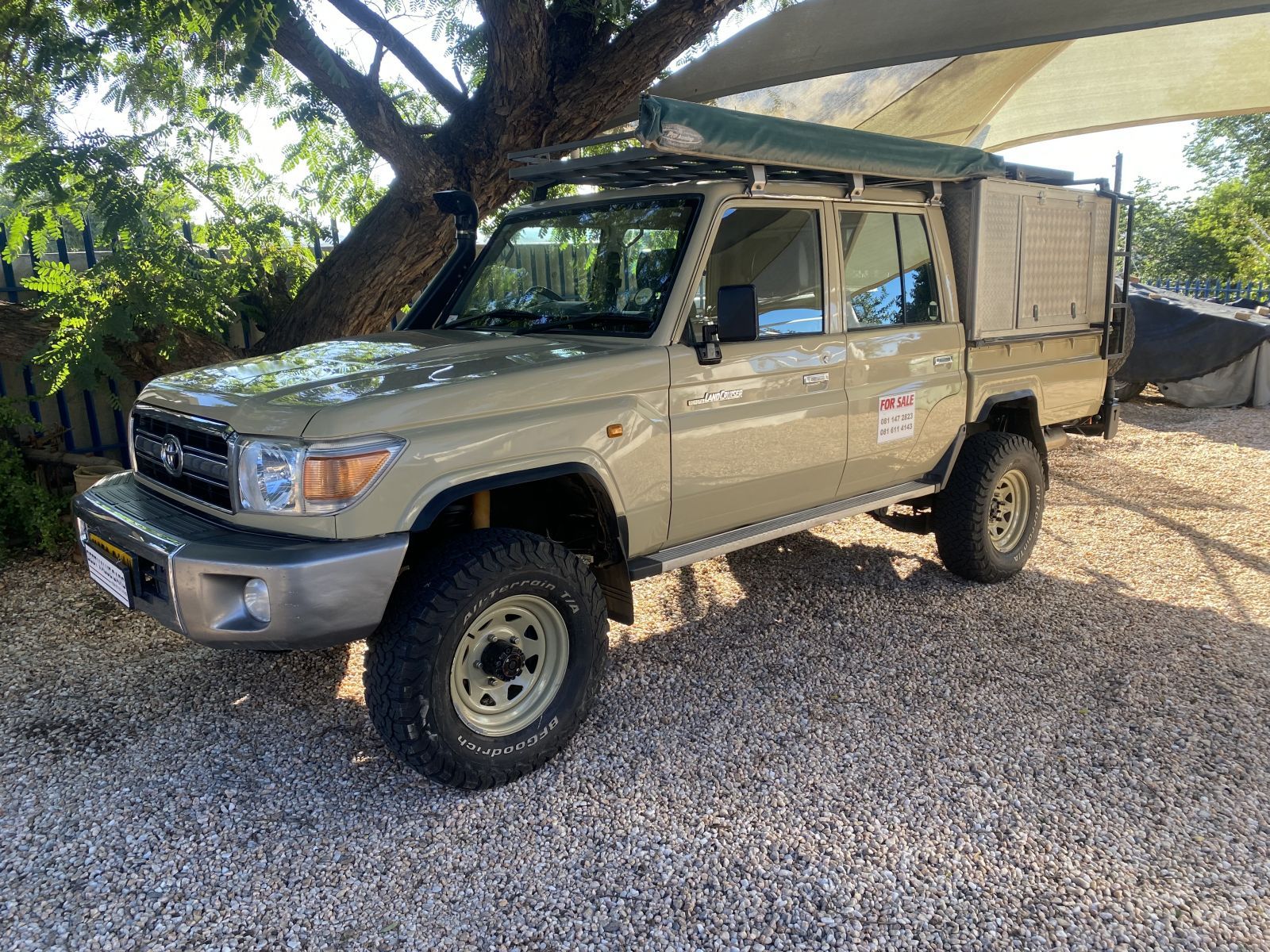 2013 Toyota Land Cruiser photo 1