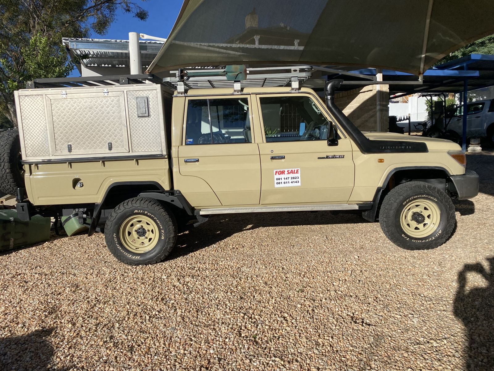 2013 Toyota Land Cruiser photo 2