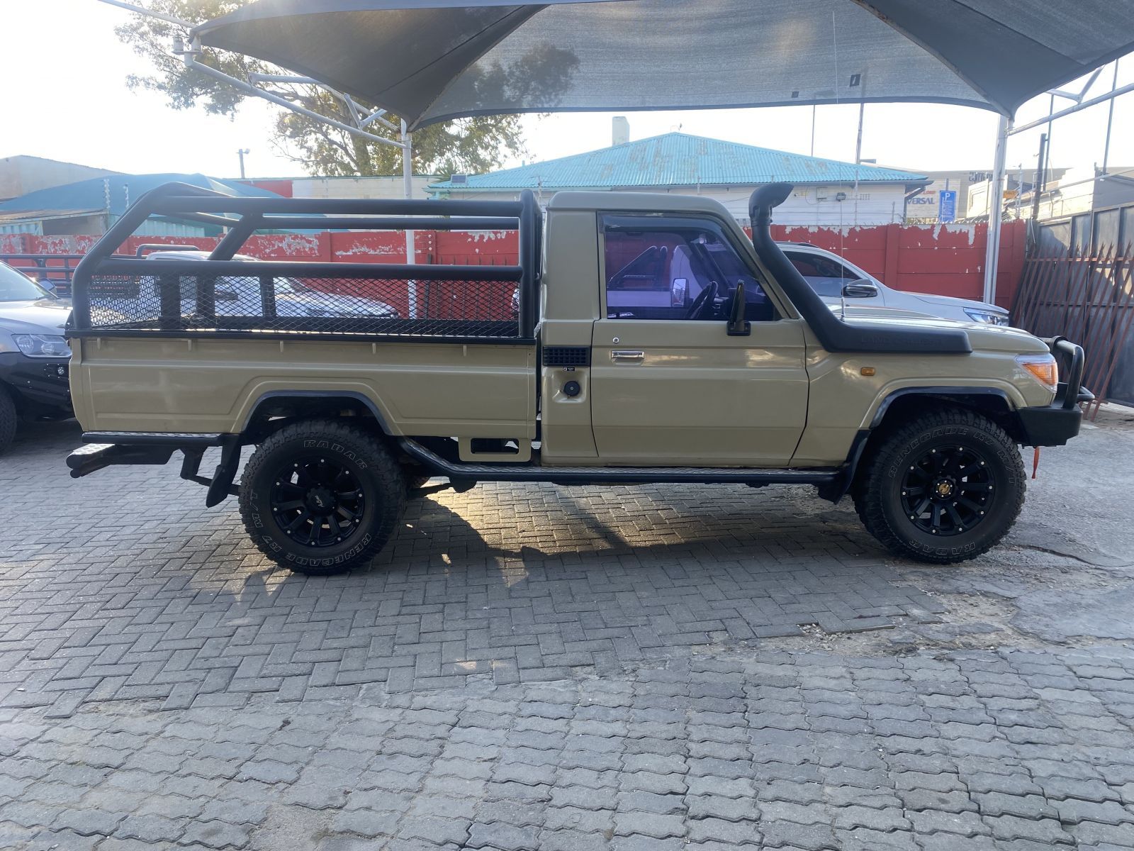 2005 Toyota Land Cruiser photo 3