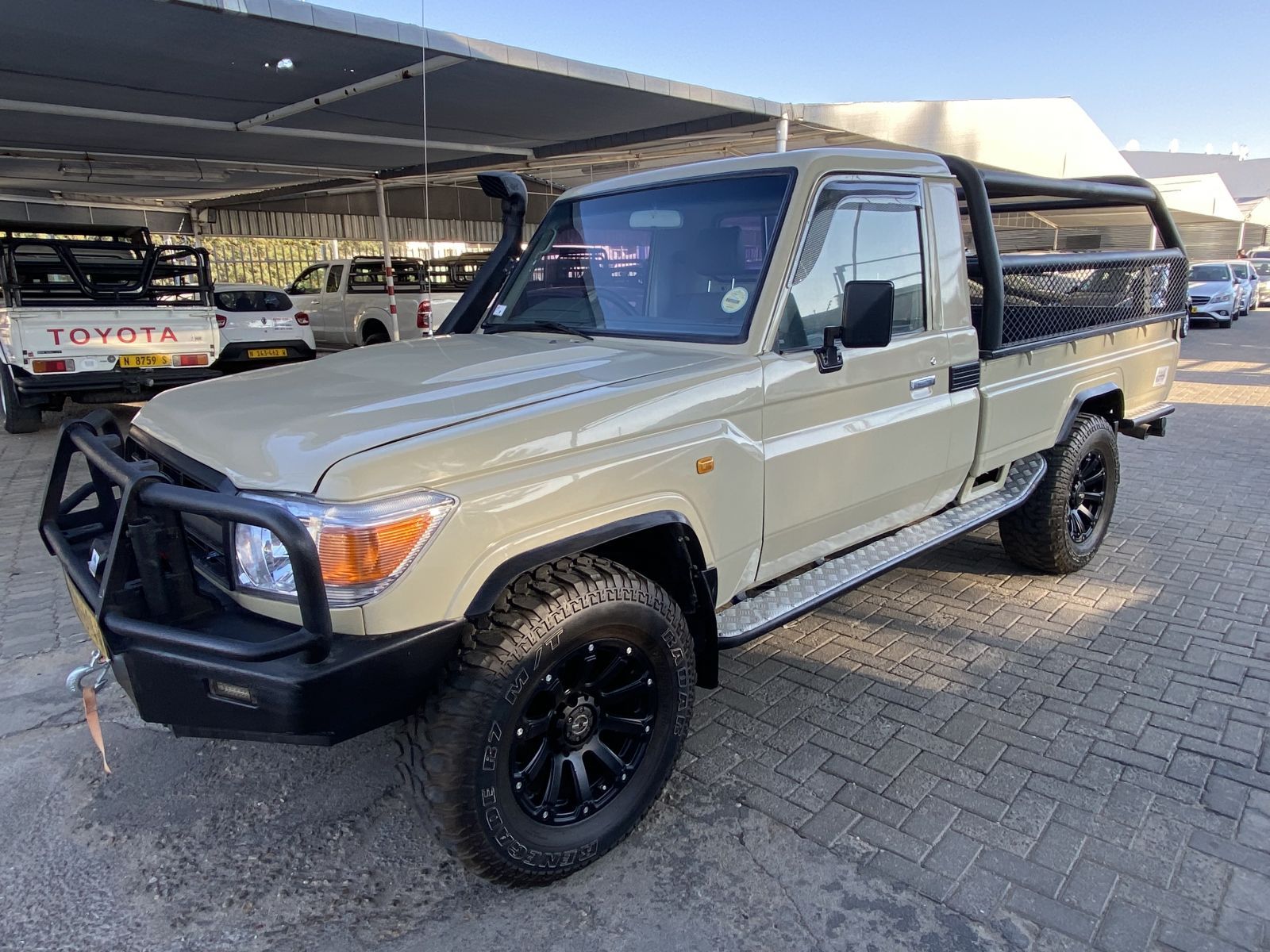 2005 Toyota Land Cruiser photo 4