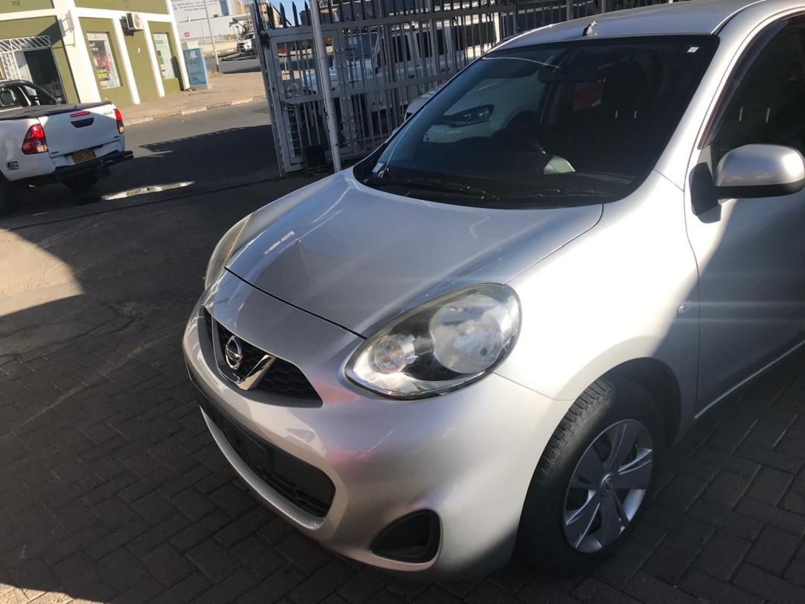 2014 Nissan March photo 2