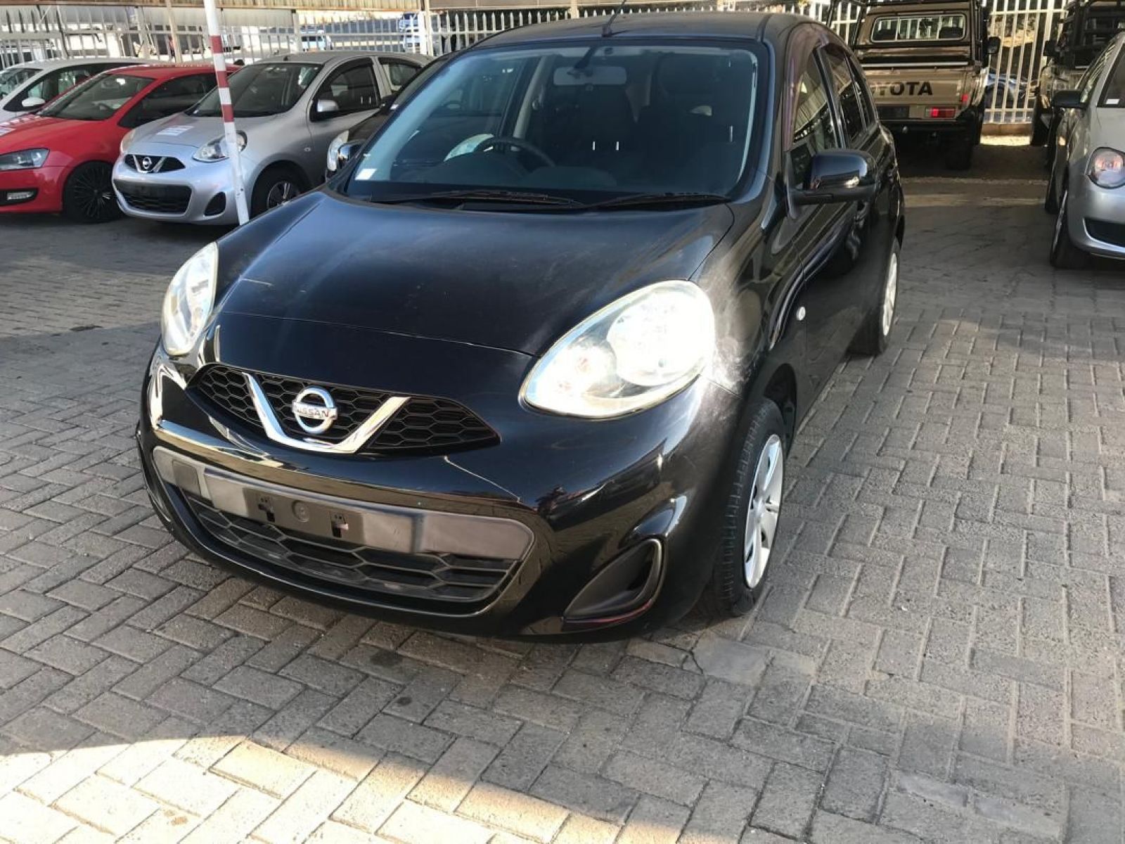 2014 Nissan March photo 1