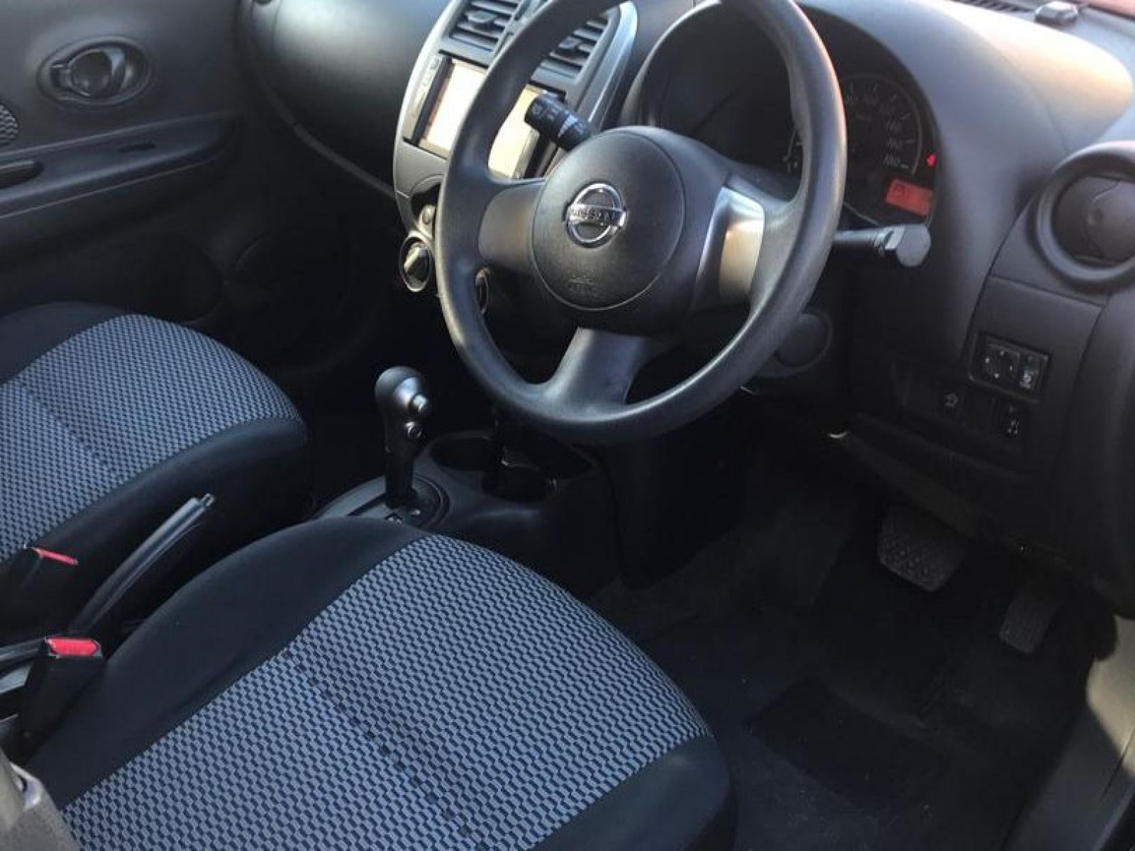 2014 Nissan March photo 3