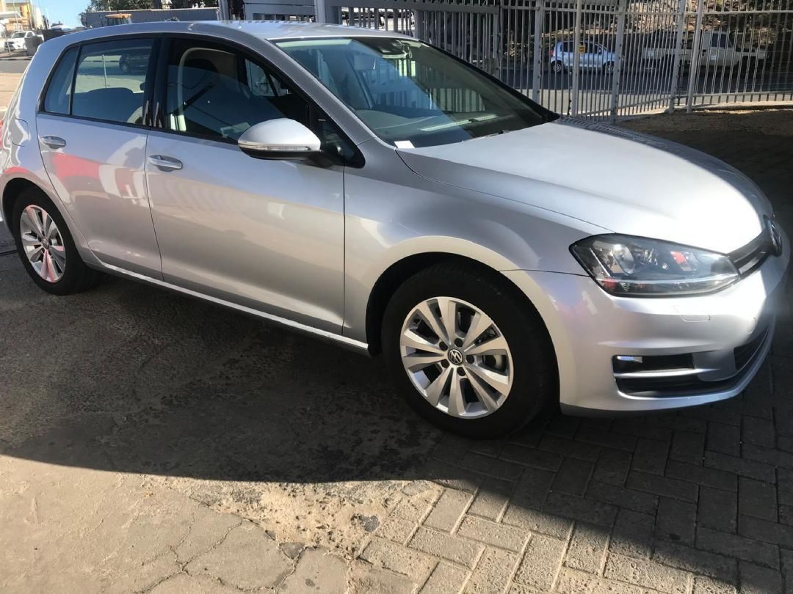 2013 Volkswagen Golf photo 2