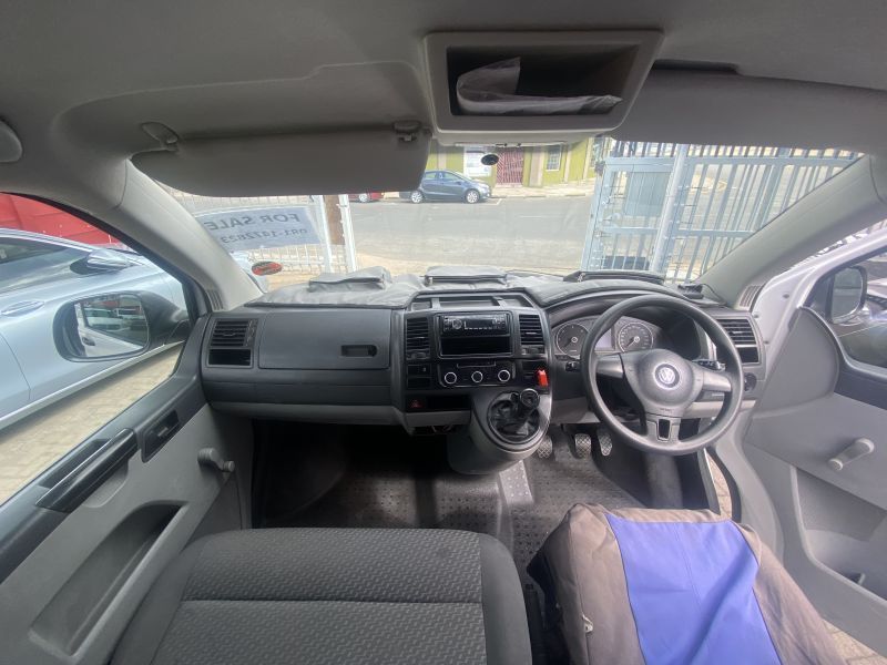 2010 Volkswagen Kombi photo 2