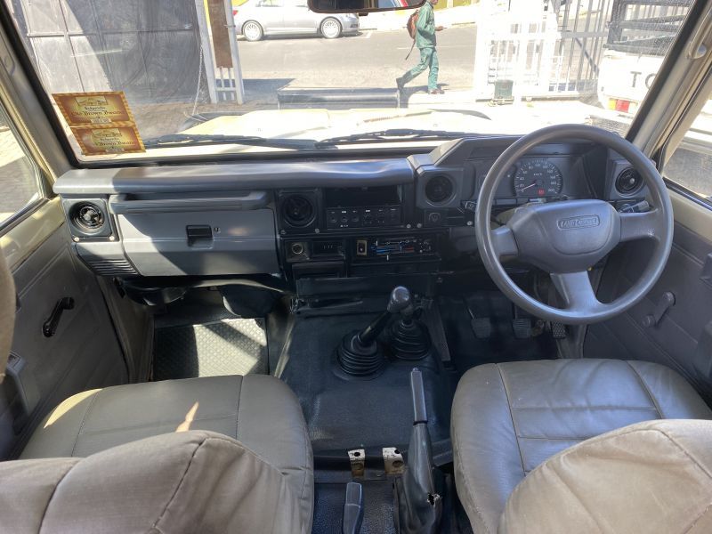 2002 Toyota Land Cruiser photo 3