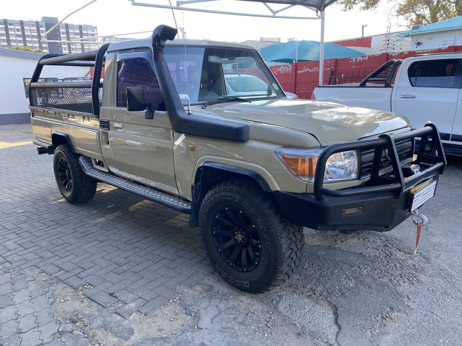 2005 Toyota Land Cruiser photo 1
