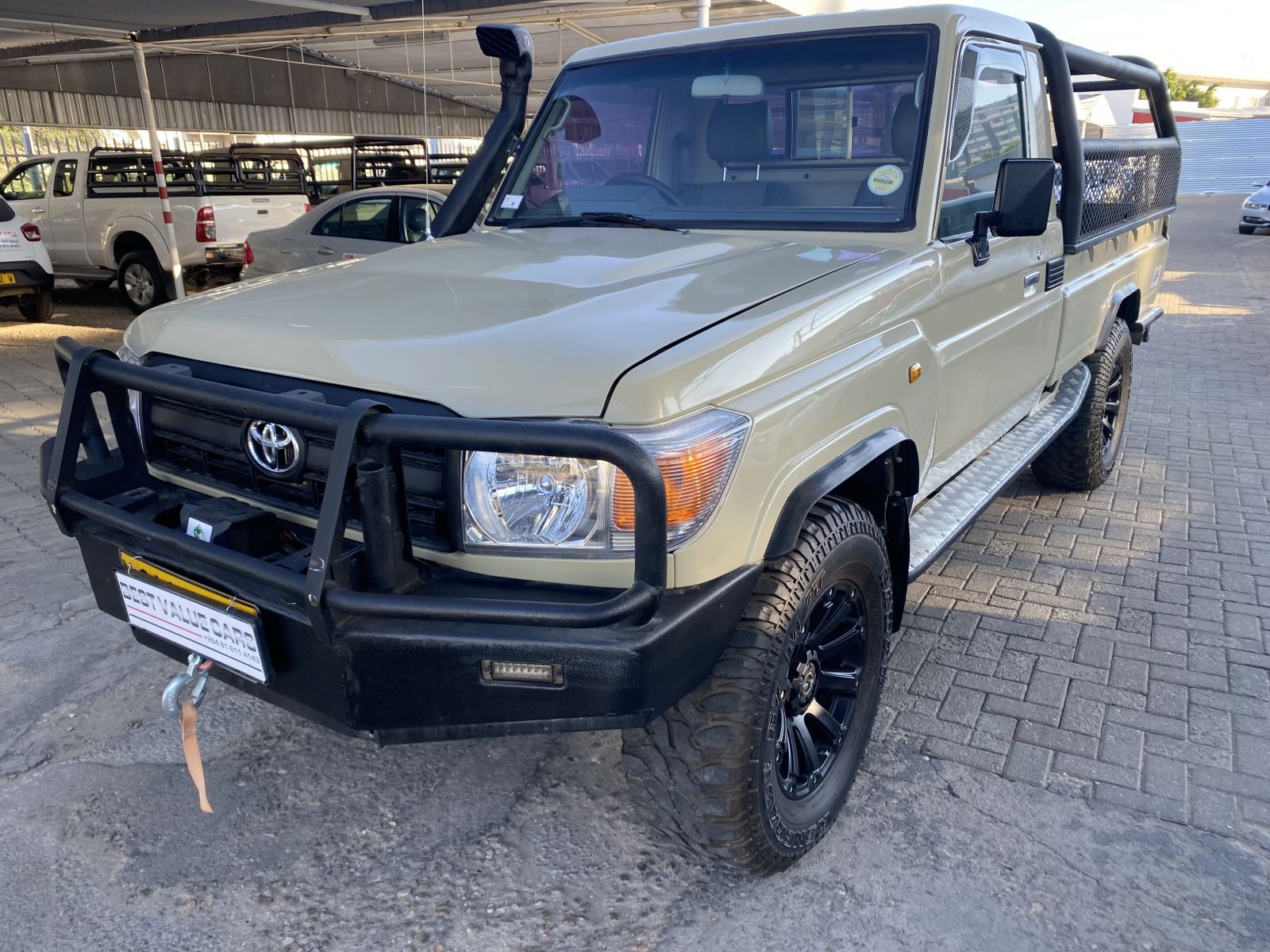 2005 Toyota Land Cruiser photo 2