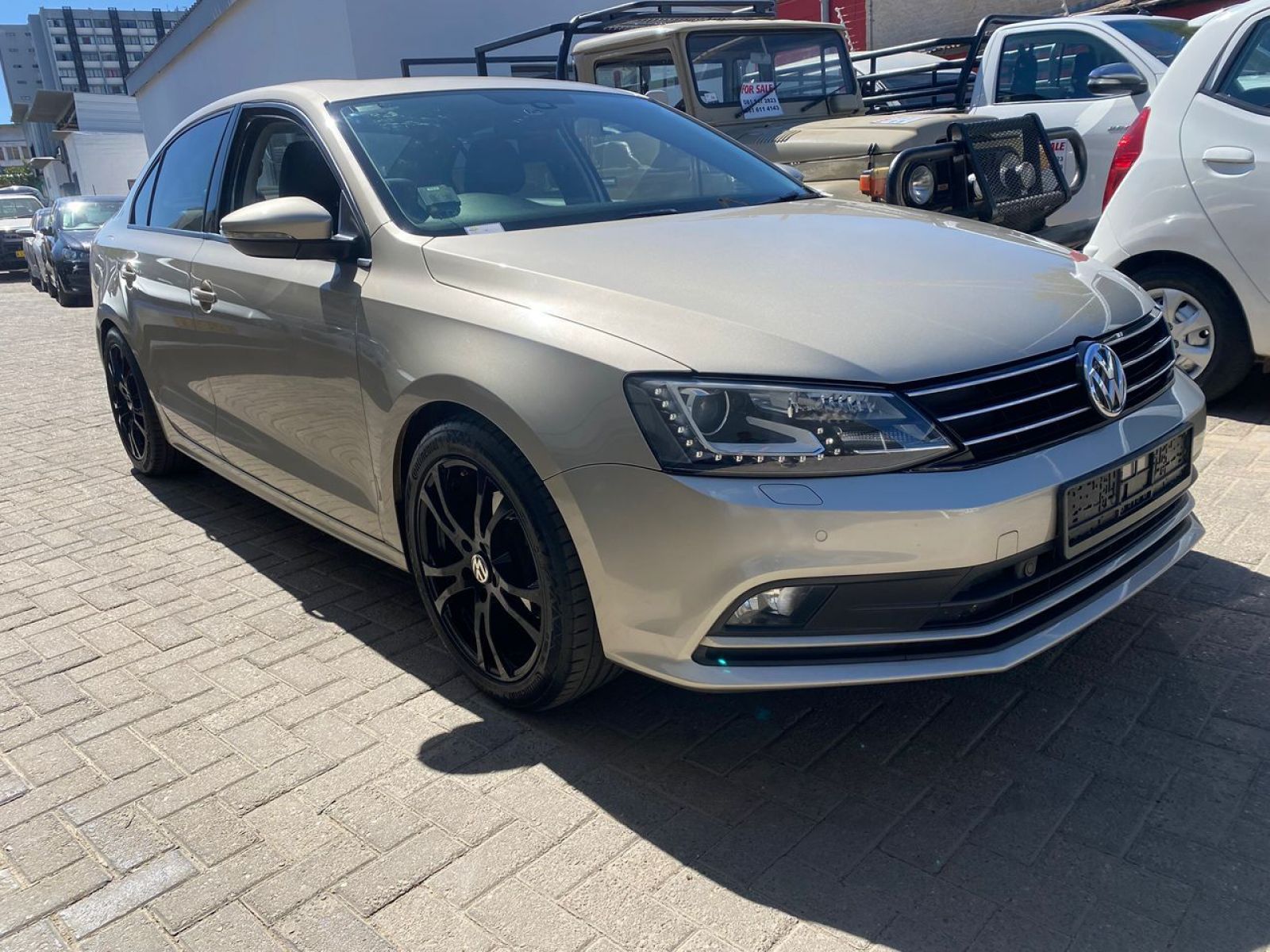 2015 Volkswagen Jetta photo 2