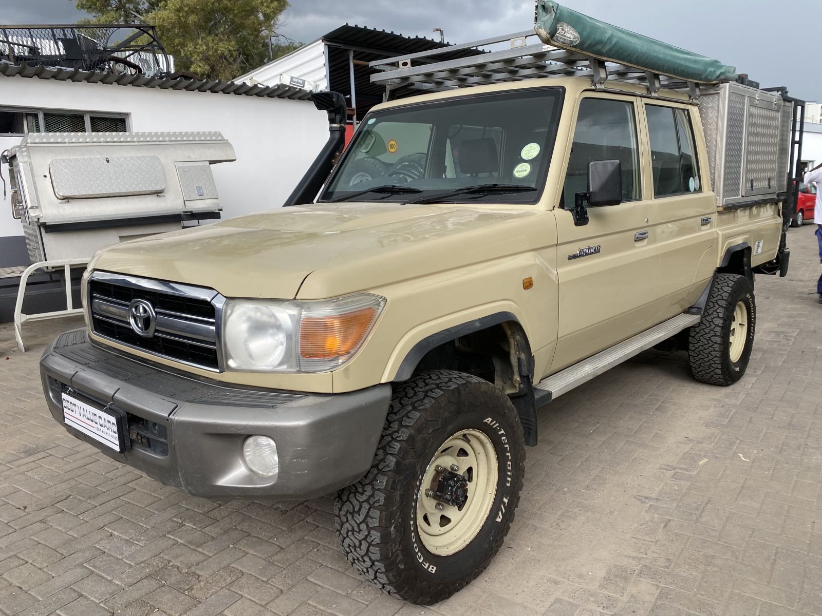 2013 Toyota Land Cruiser photo 2