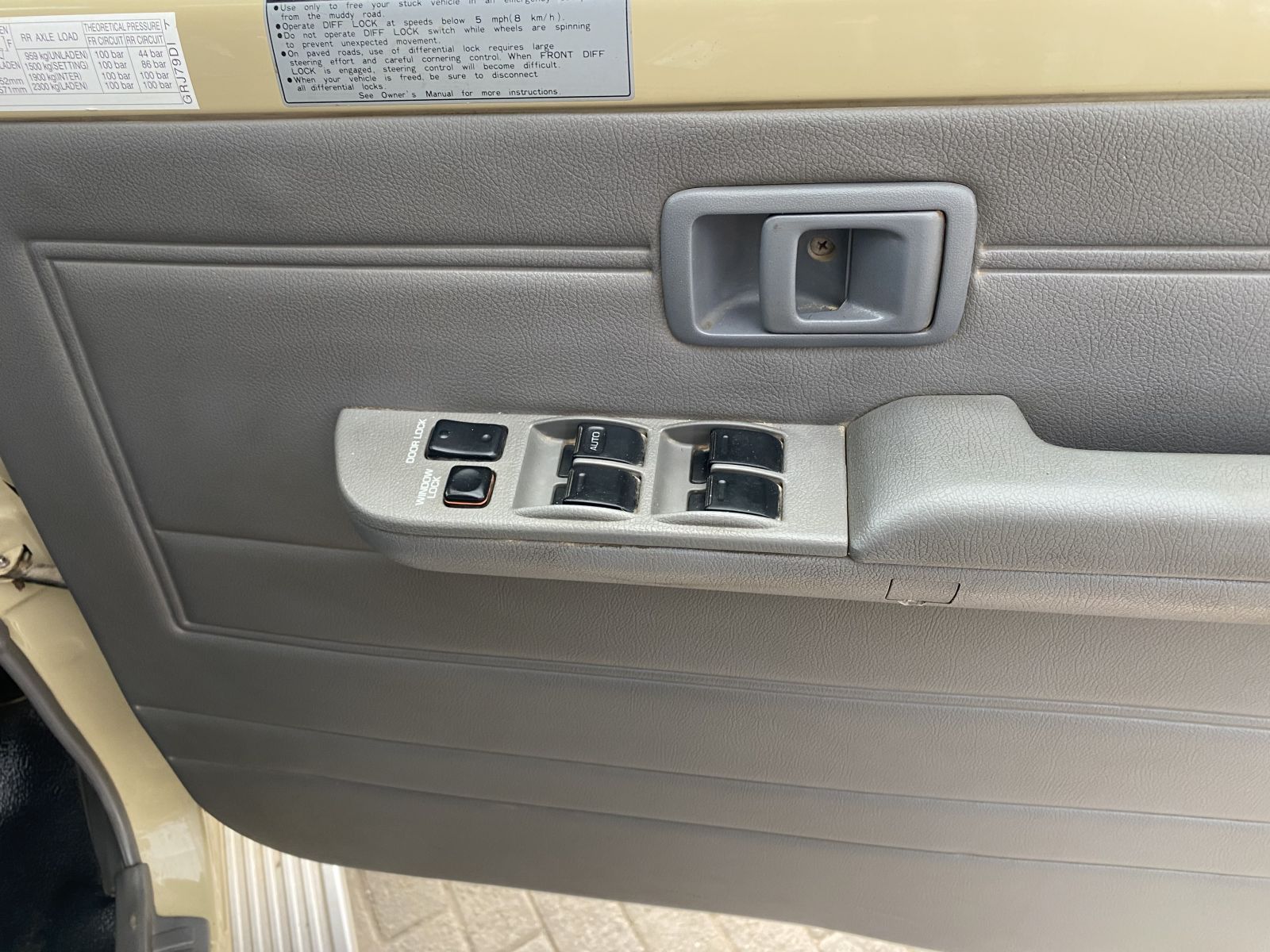 2013 Toyota Land Cruiser photo 5