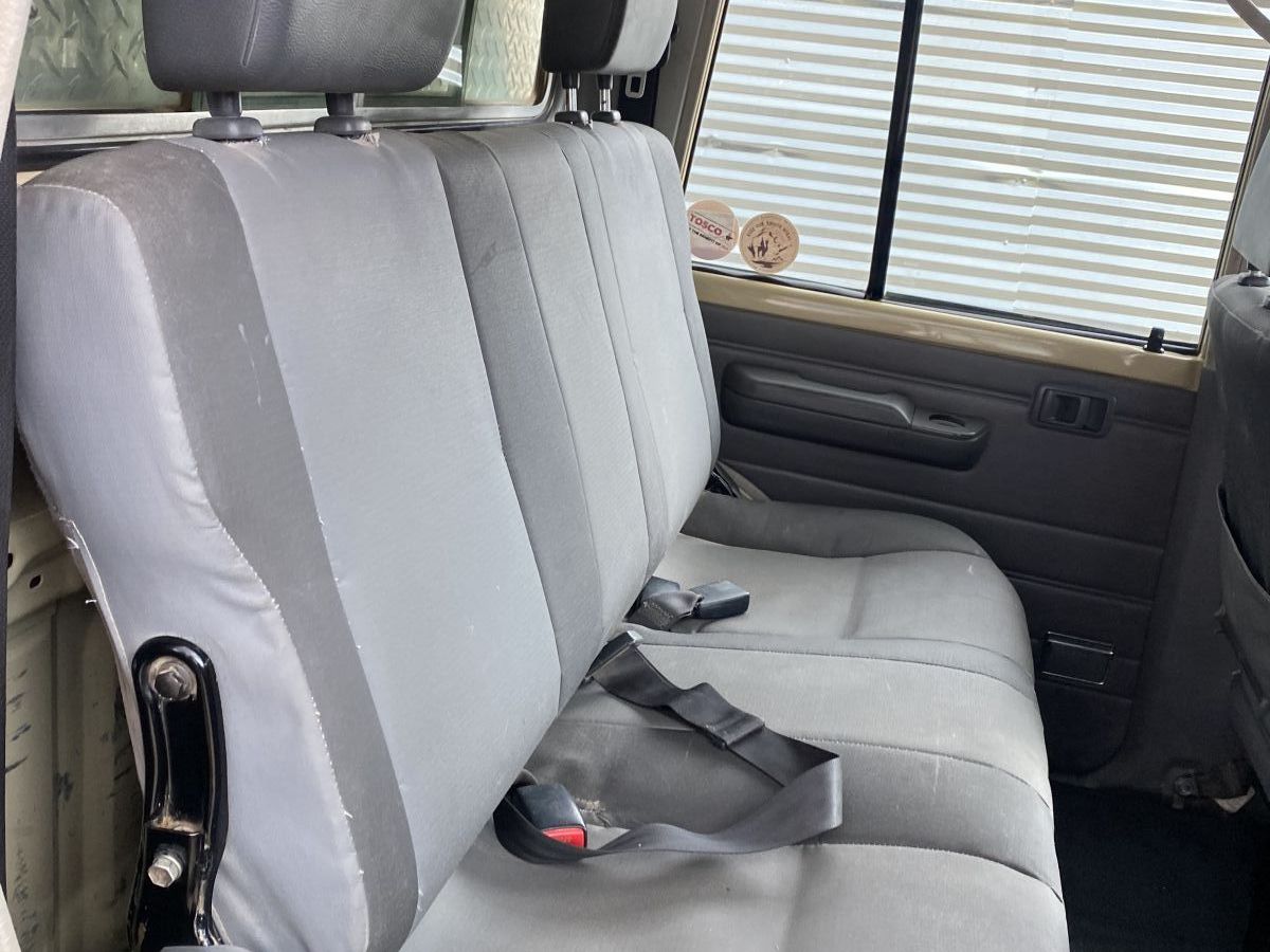2013 Toyota Land Cruiser photo 8