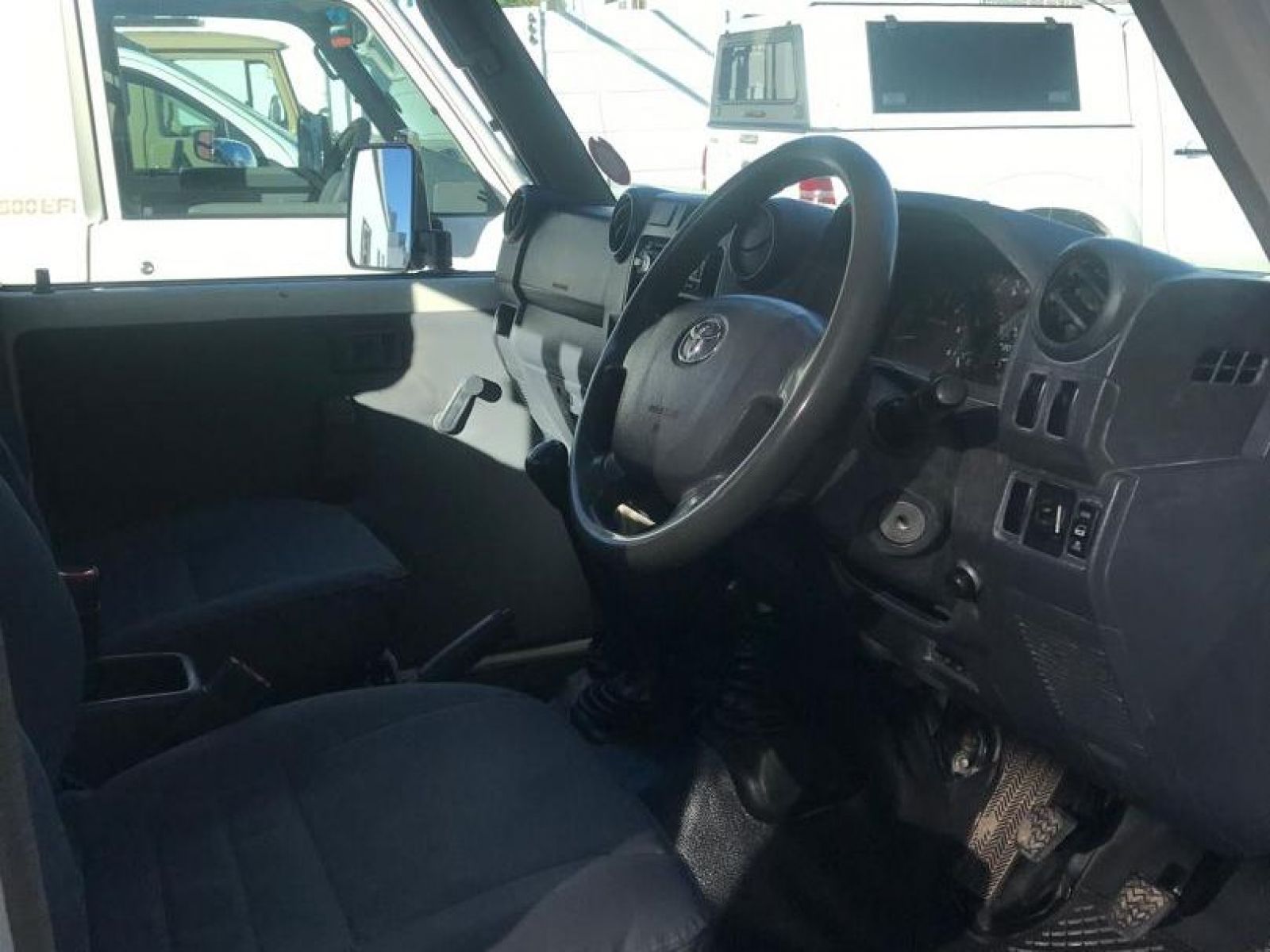 2009 Toyota Land Cruiser photo 10