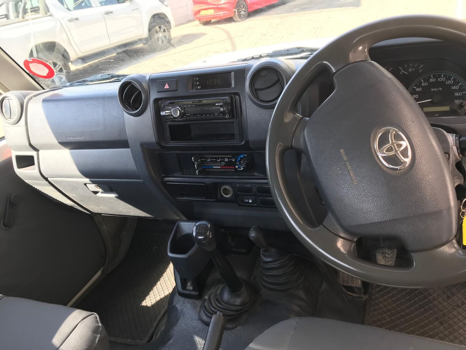 2009 Toyota Land Cruiser photo 11