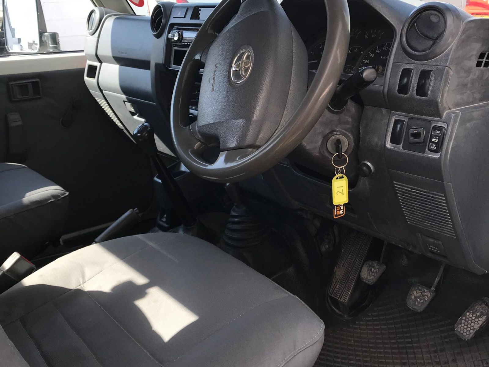 2009 Toyota Land Cruiser photo 12