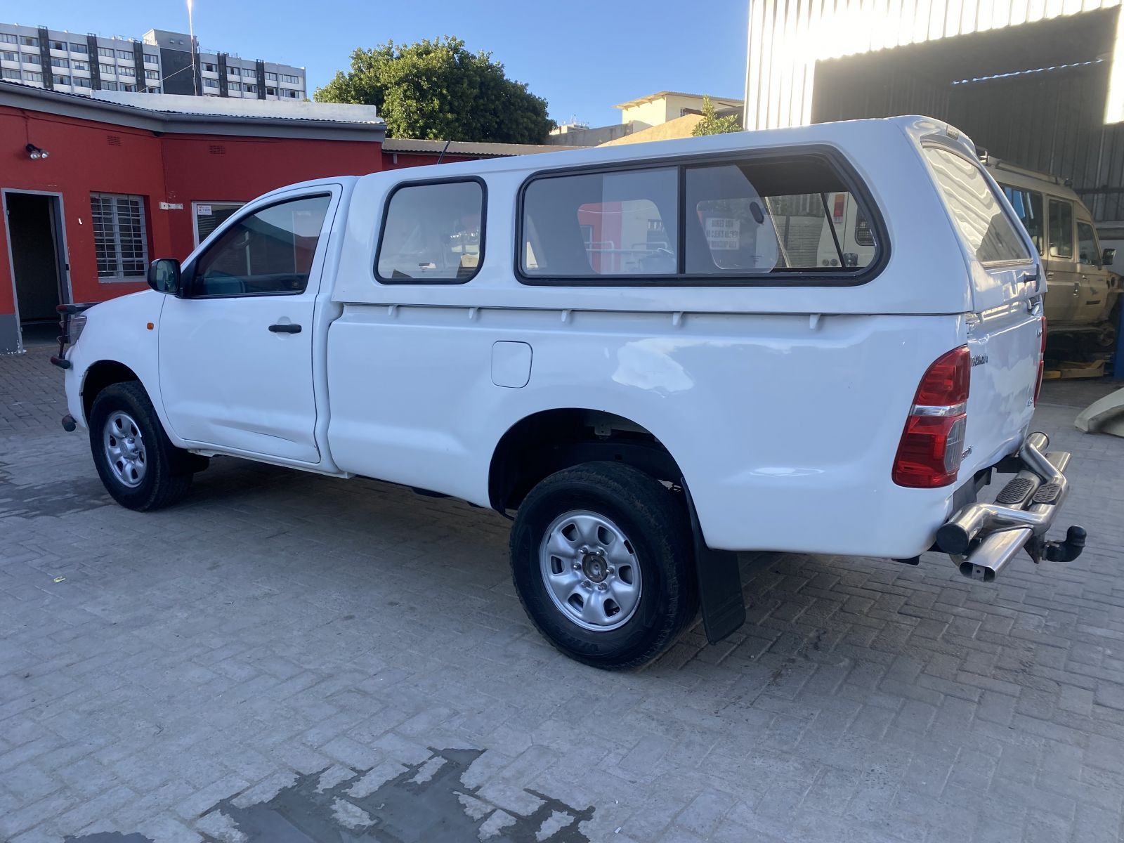 2015 Toyota Hilux photo 3
