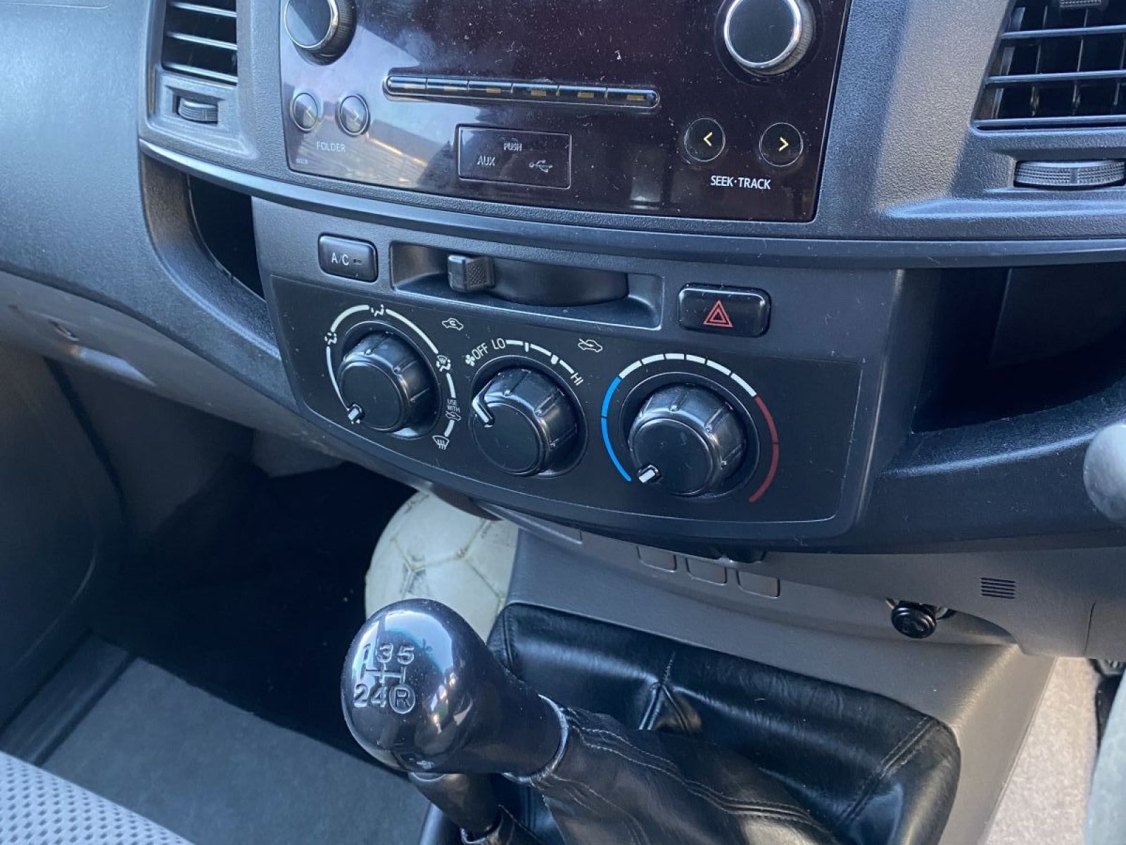 2015 Toyota Hilux photo 6