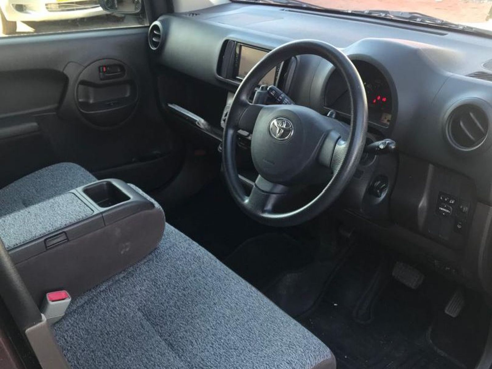 2013 Toyota Passo photo 6