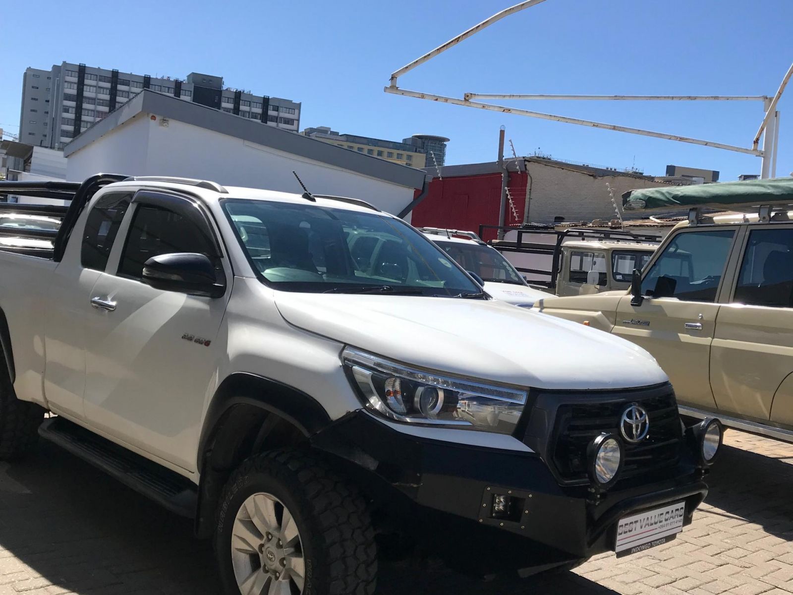 2017 Toyota Hilux photo 2