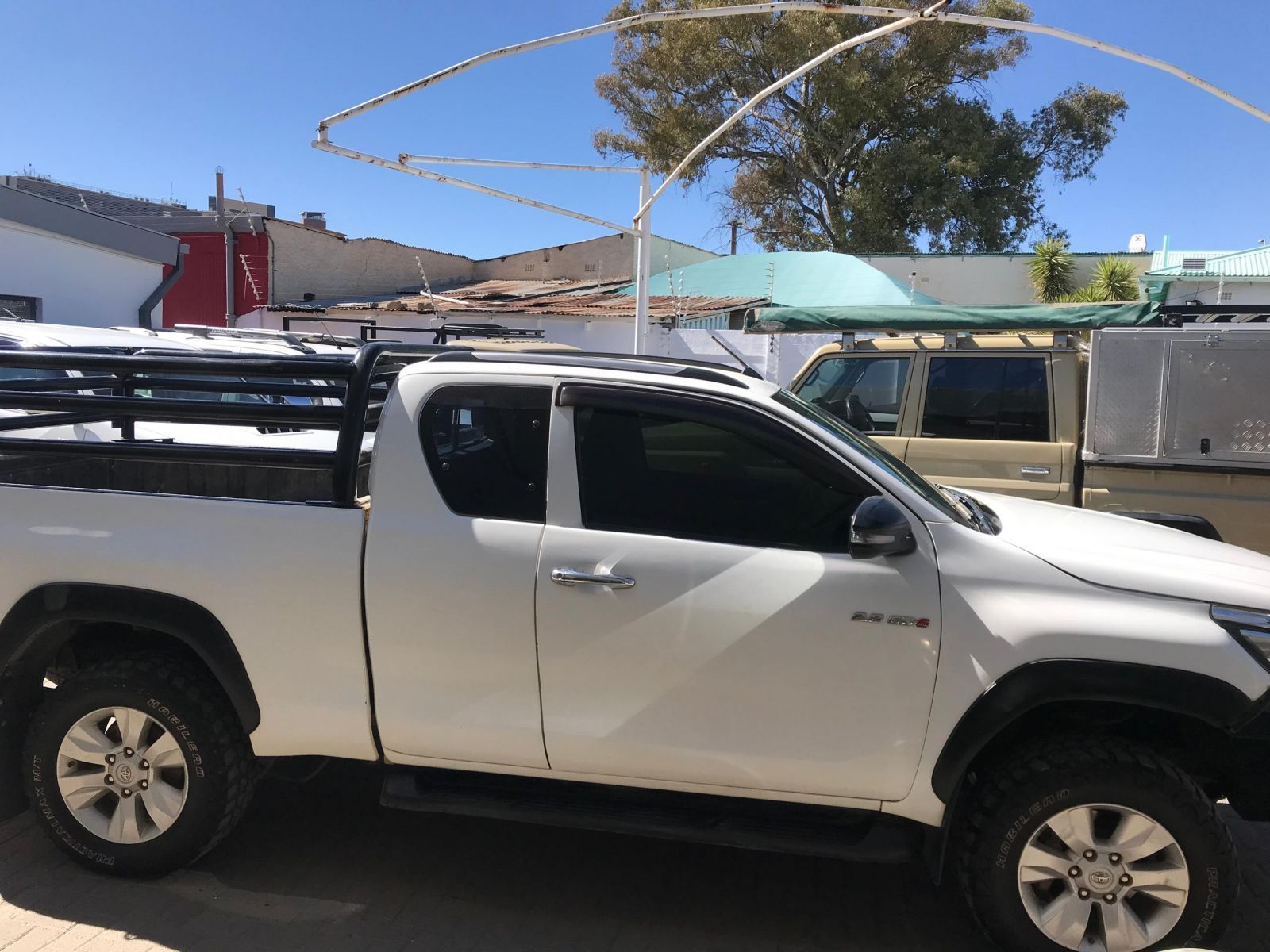 2017 Toyota Hilux photo 3