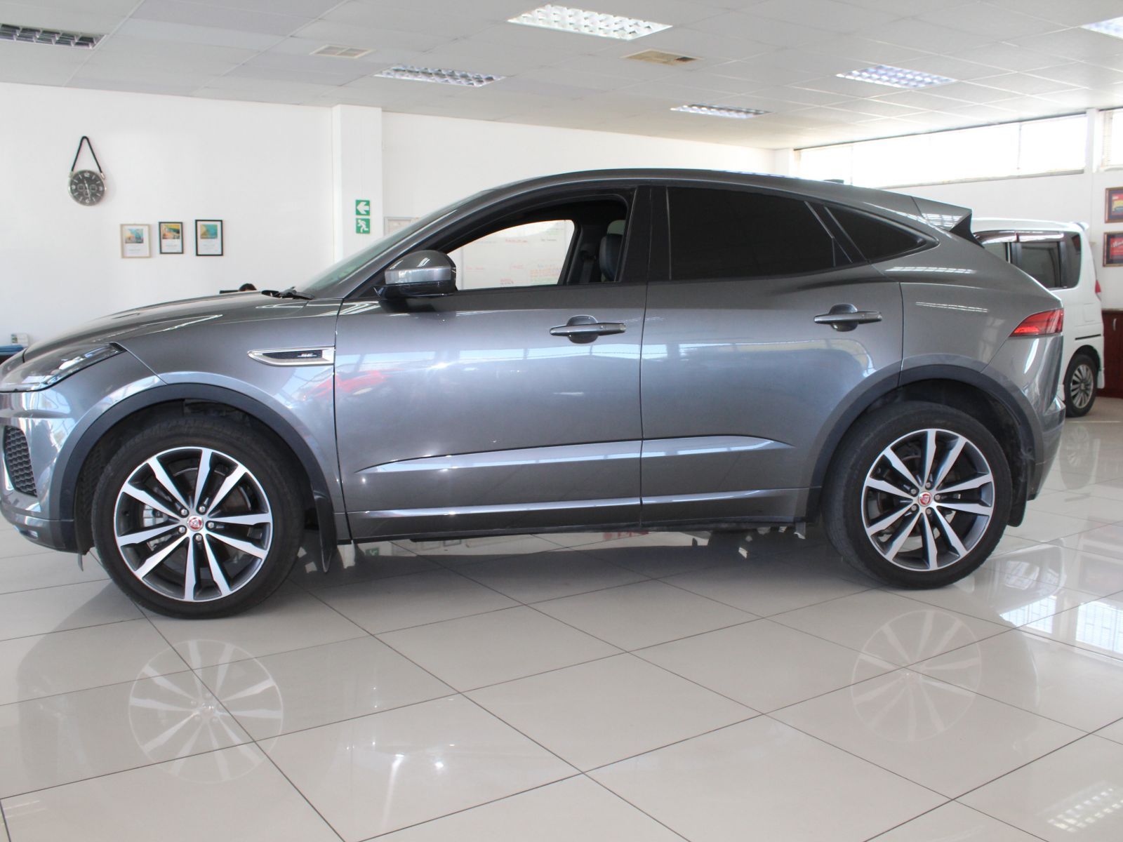 2020 Jaguar E-Pace photo 4