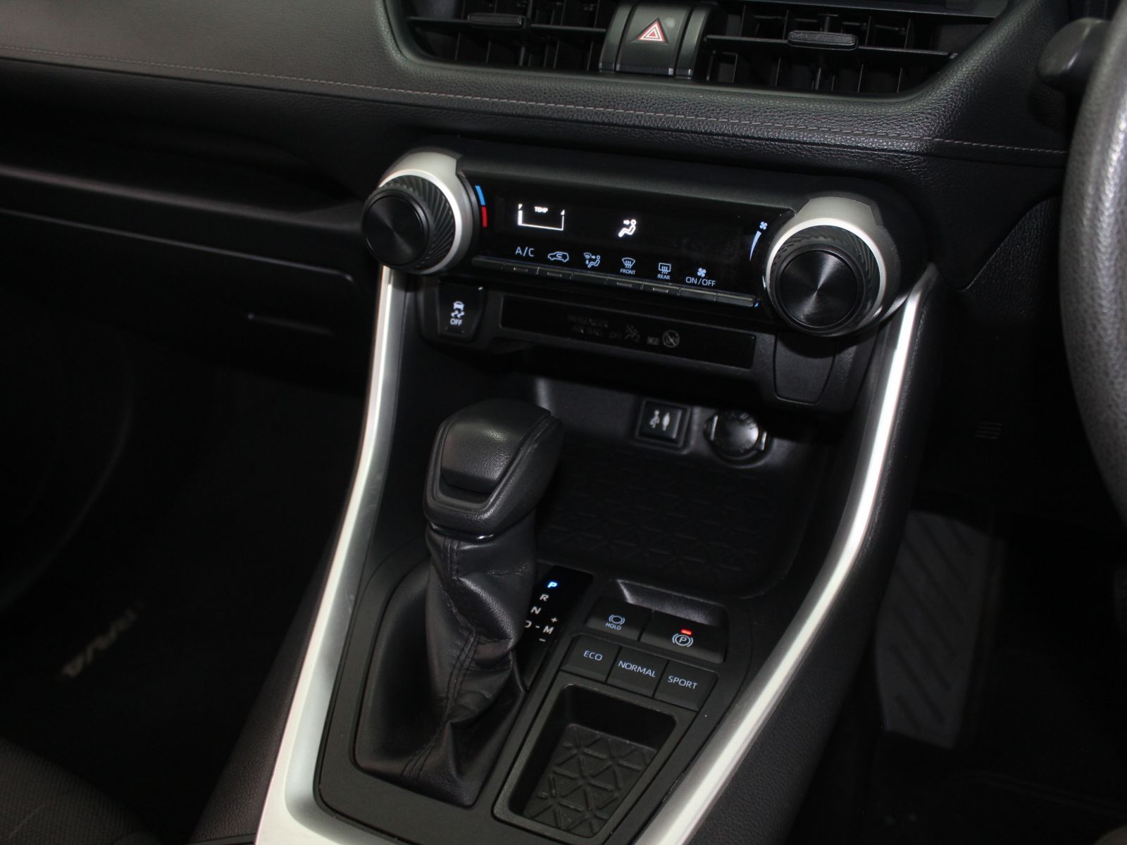 2019 Toyota Rav4 photo 16