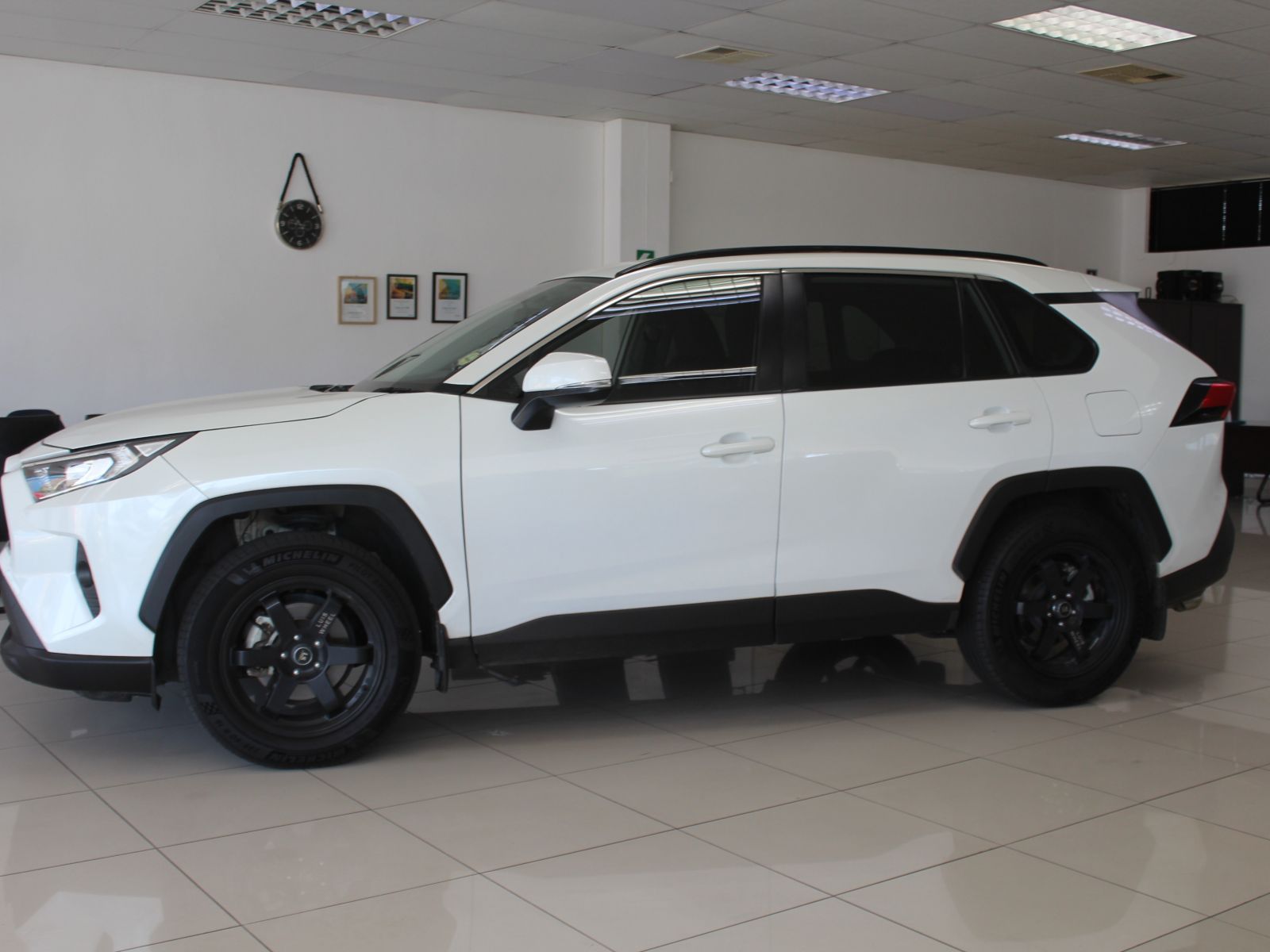 2019 Toyota Rav4 photo 8