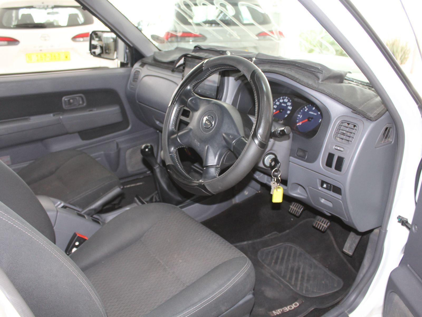 2020 Nissan NP300 photo 9