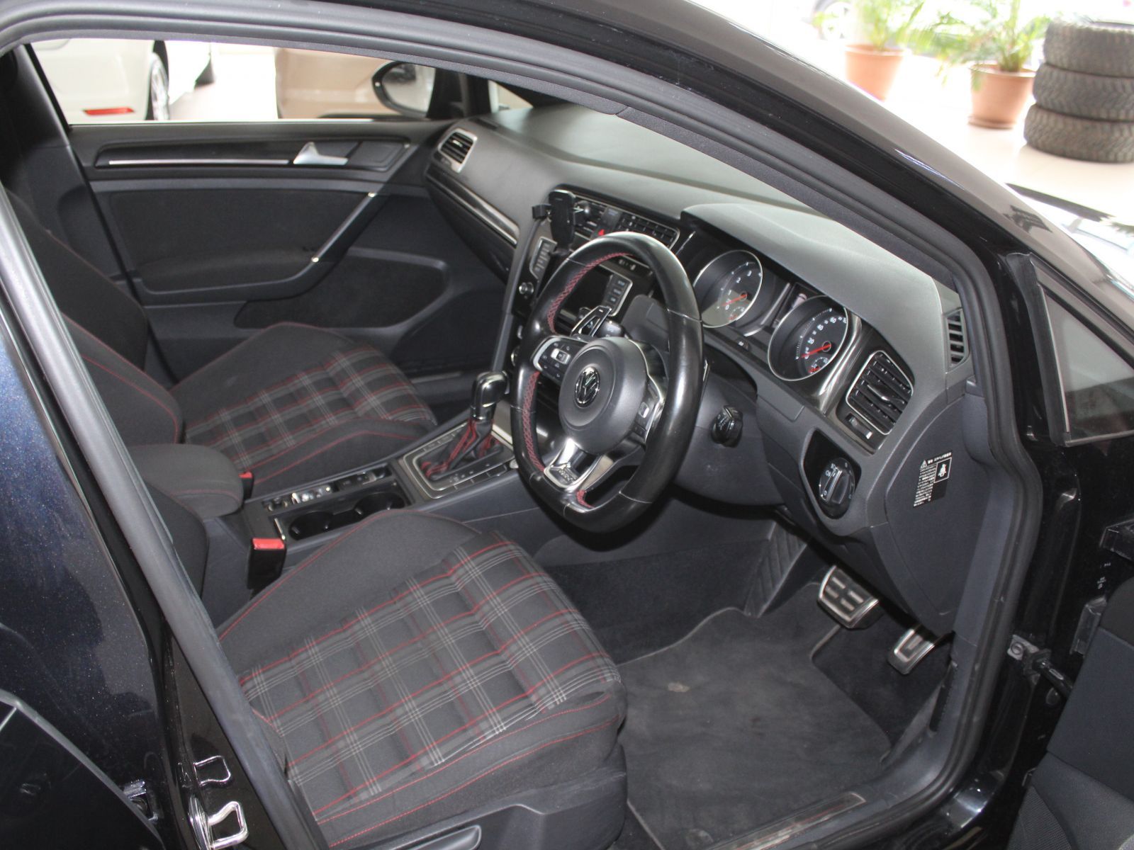 2014 Volkswagen Golf photo 10