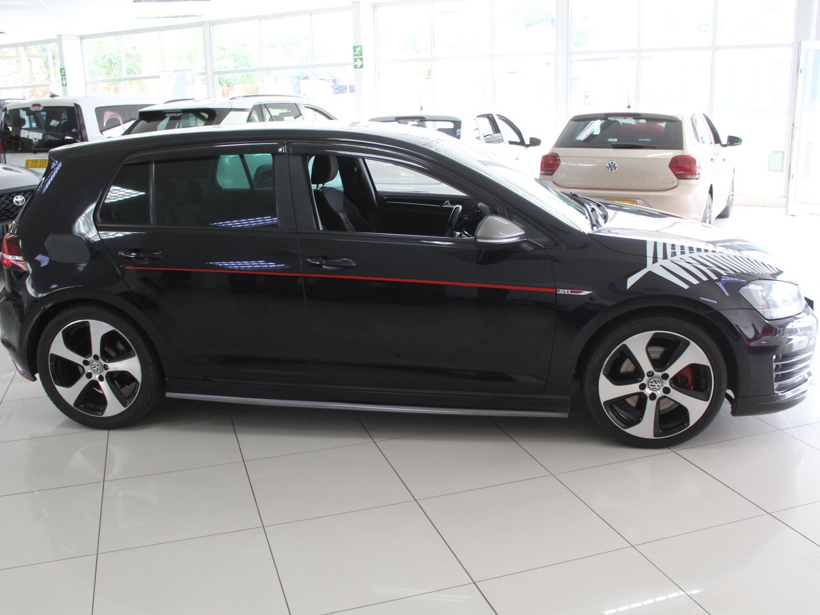 2014 Volkswagen Golf photo 8