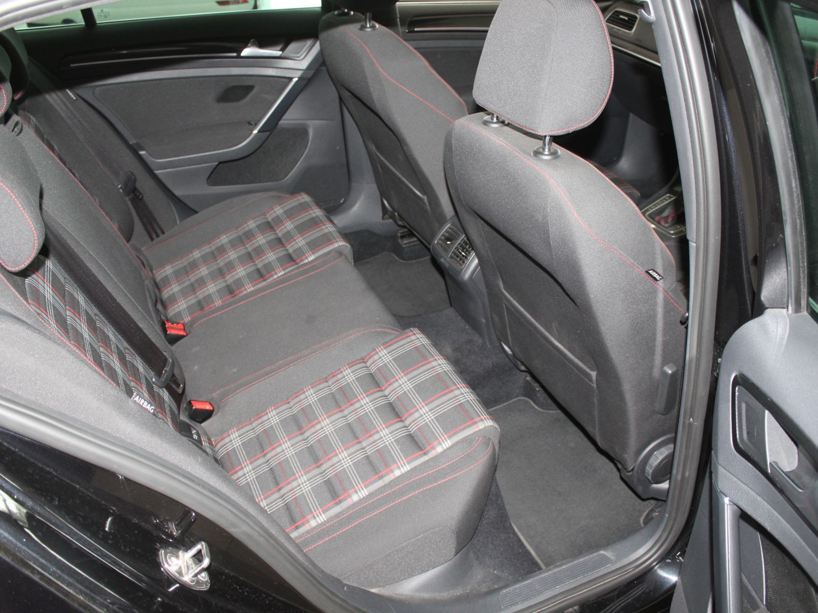 2014 Volkswagen Golf photo 9