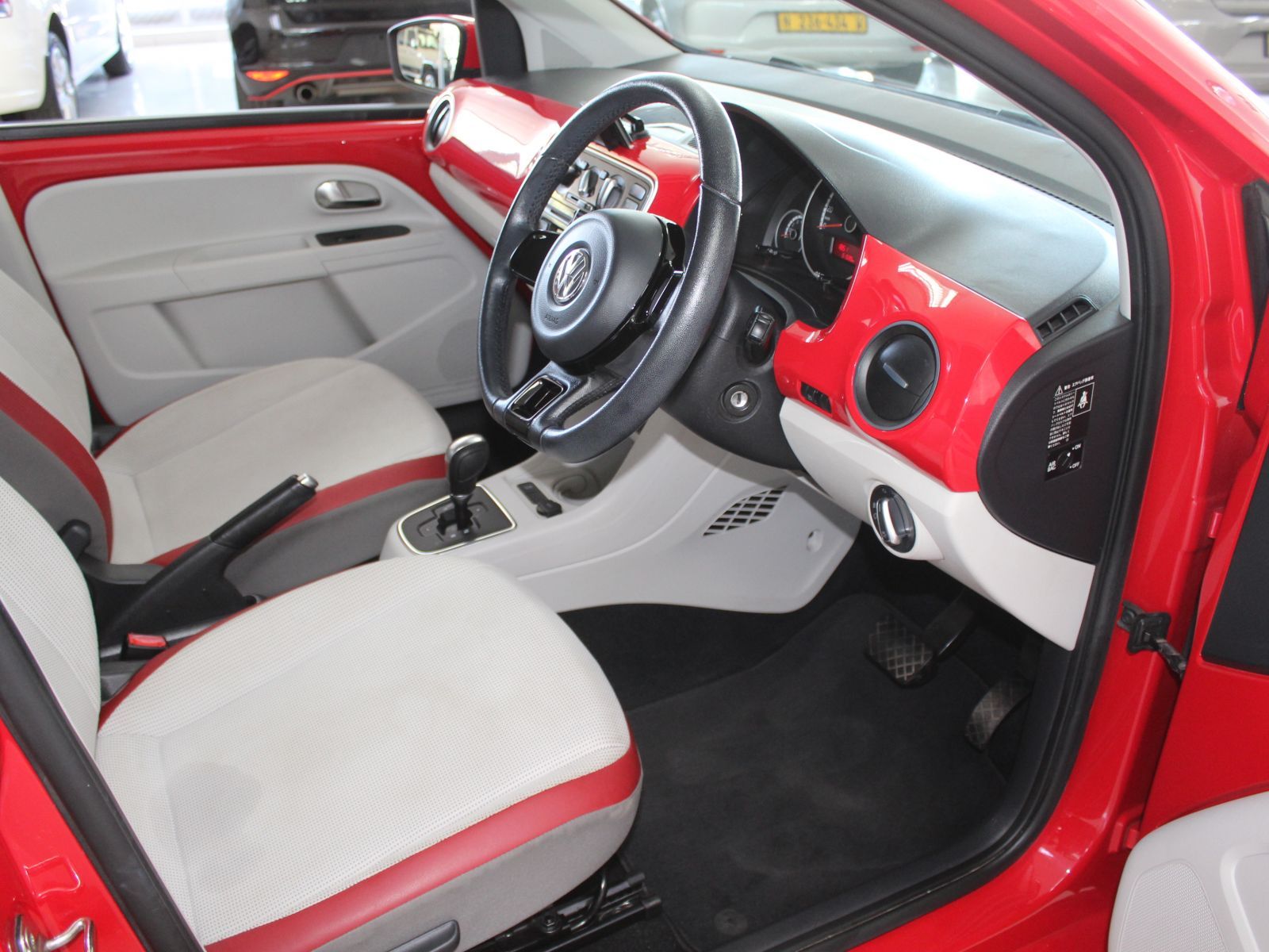 2013 Volkswagen Up photo 10