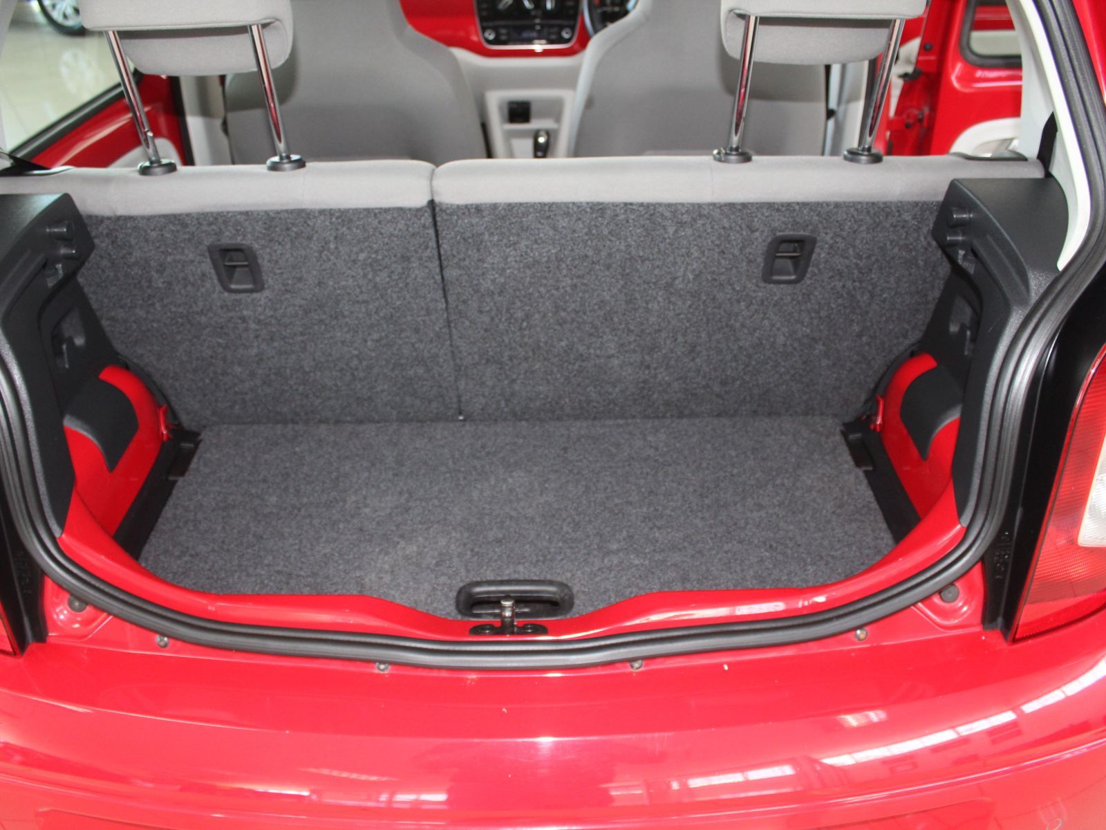 2013 Volkswagen Up photo 11