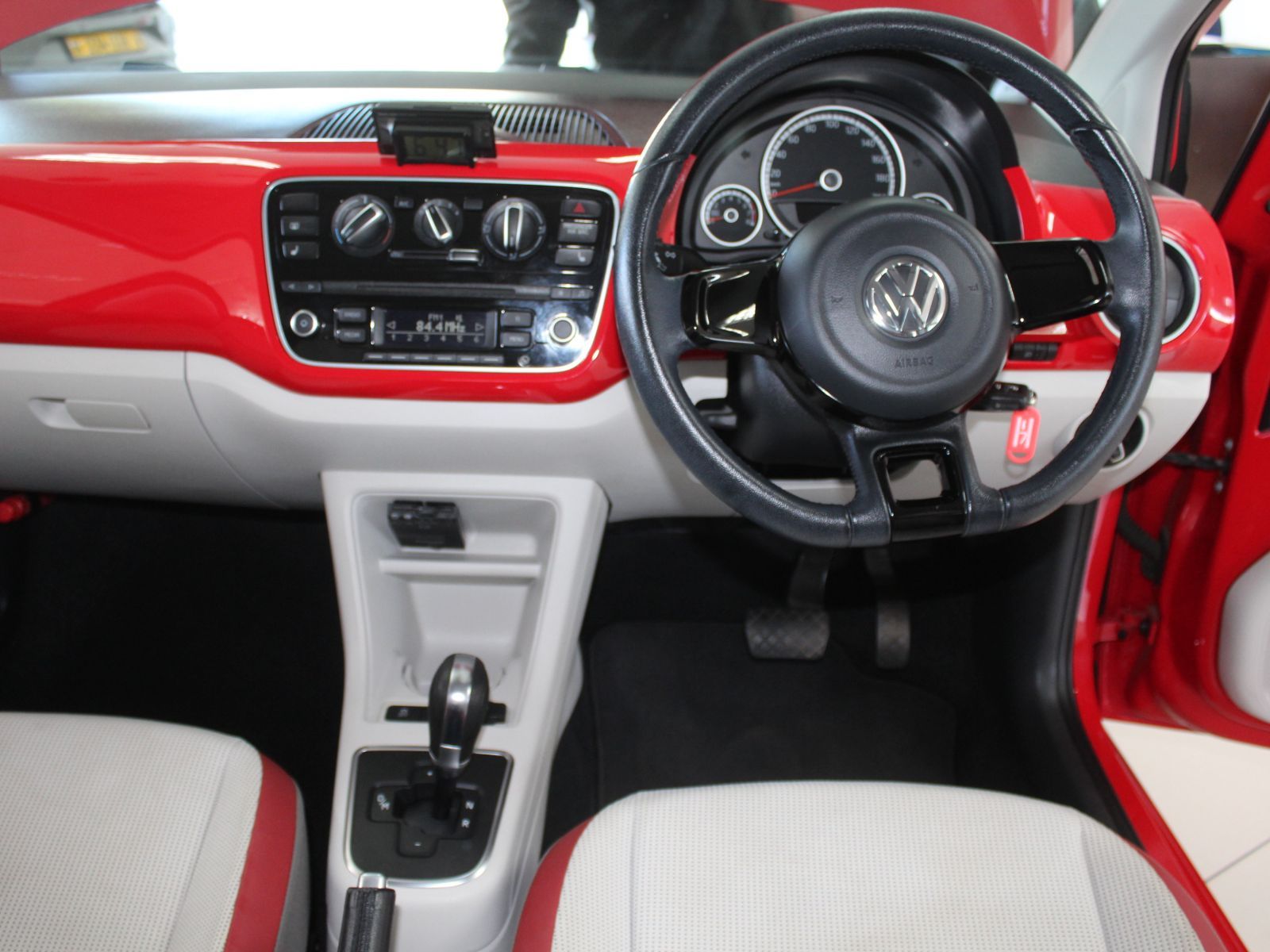 2013 Volkswagen Up photo 12
