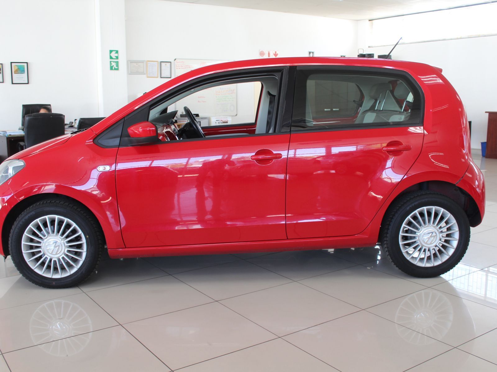 2013 Volkswagen Up photo 4