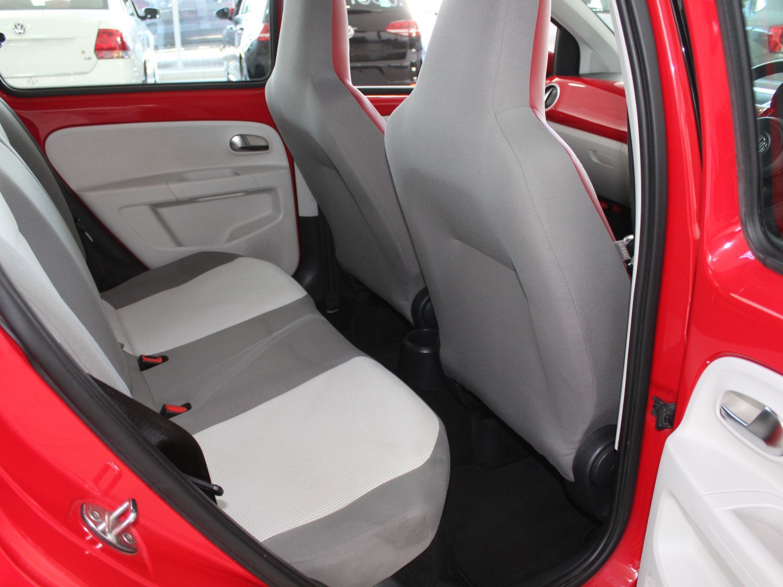 2013 Volkswagen Up photo 9