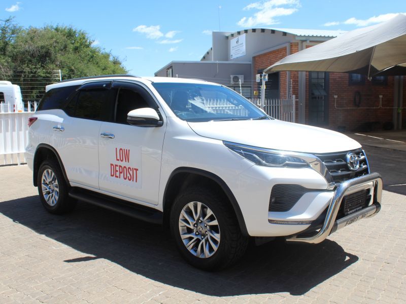 2021 Toyota Fortuner photo 1