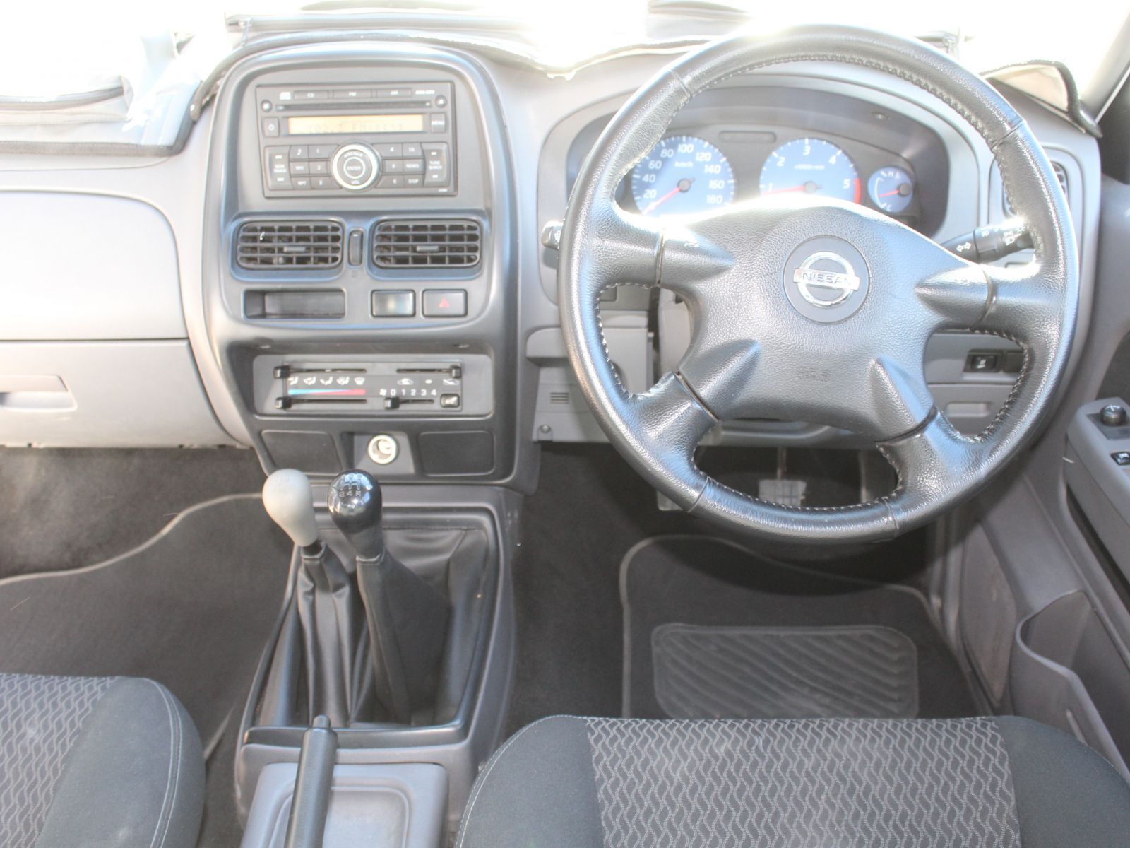 2021 Nissan NP300 photo 12