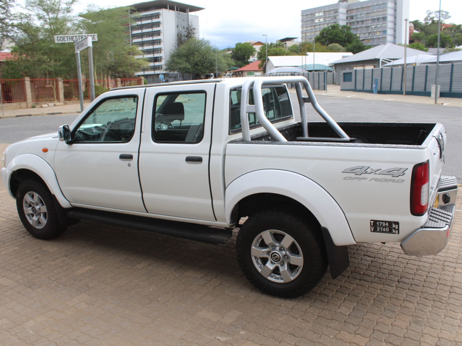 2020 Nissan NP300 photo 3