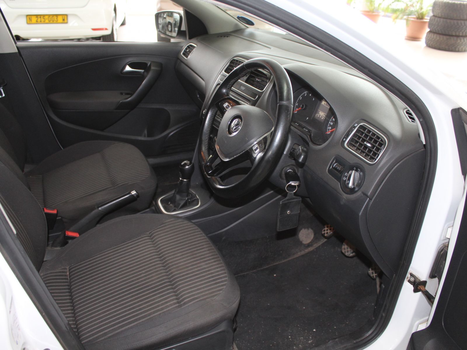 2015 Volkswagen Polo photo 10