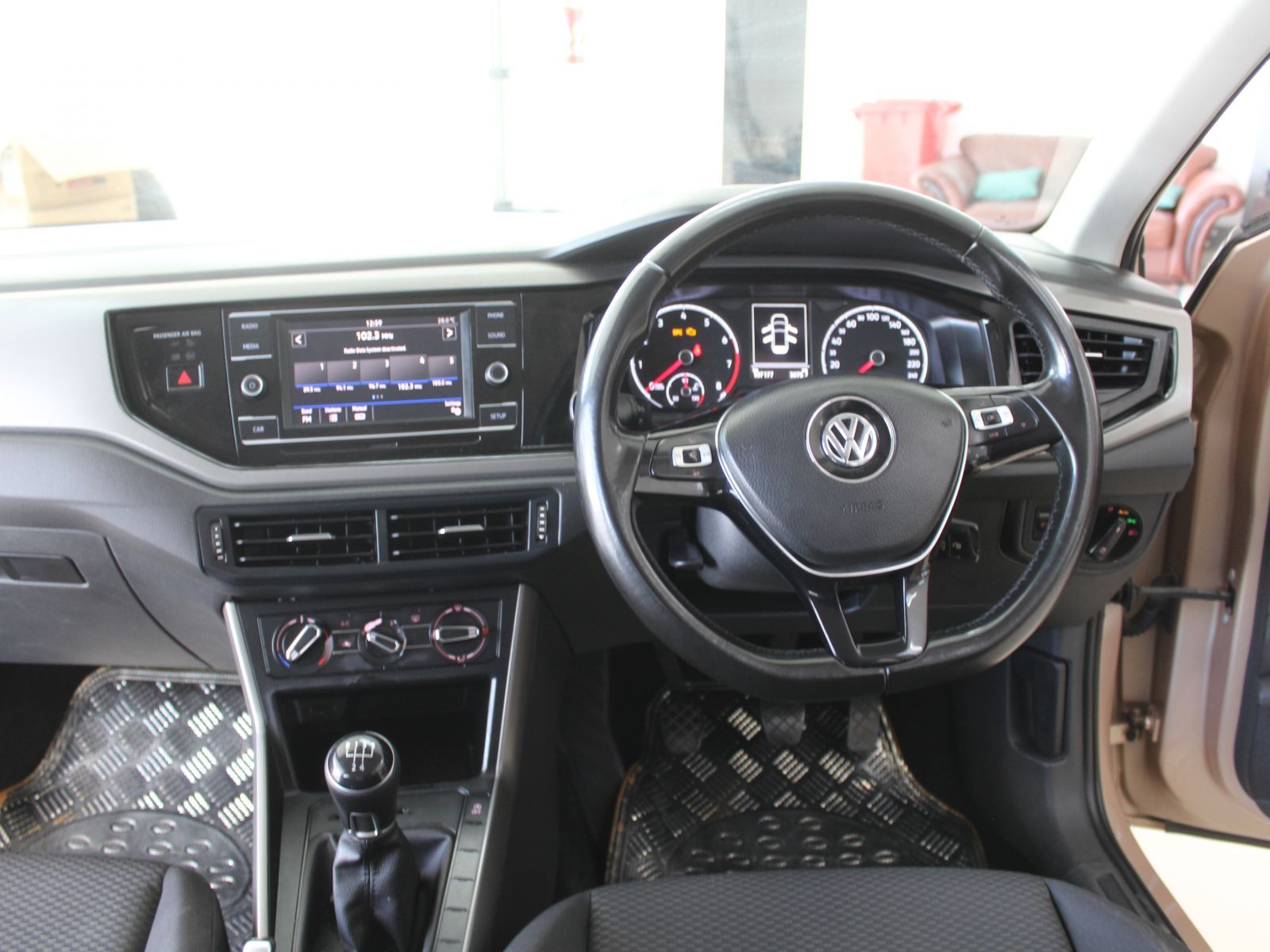 2018 Volkswagen Polo photo 14