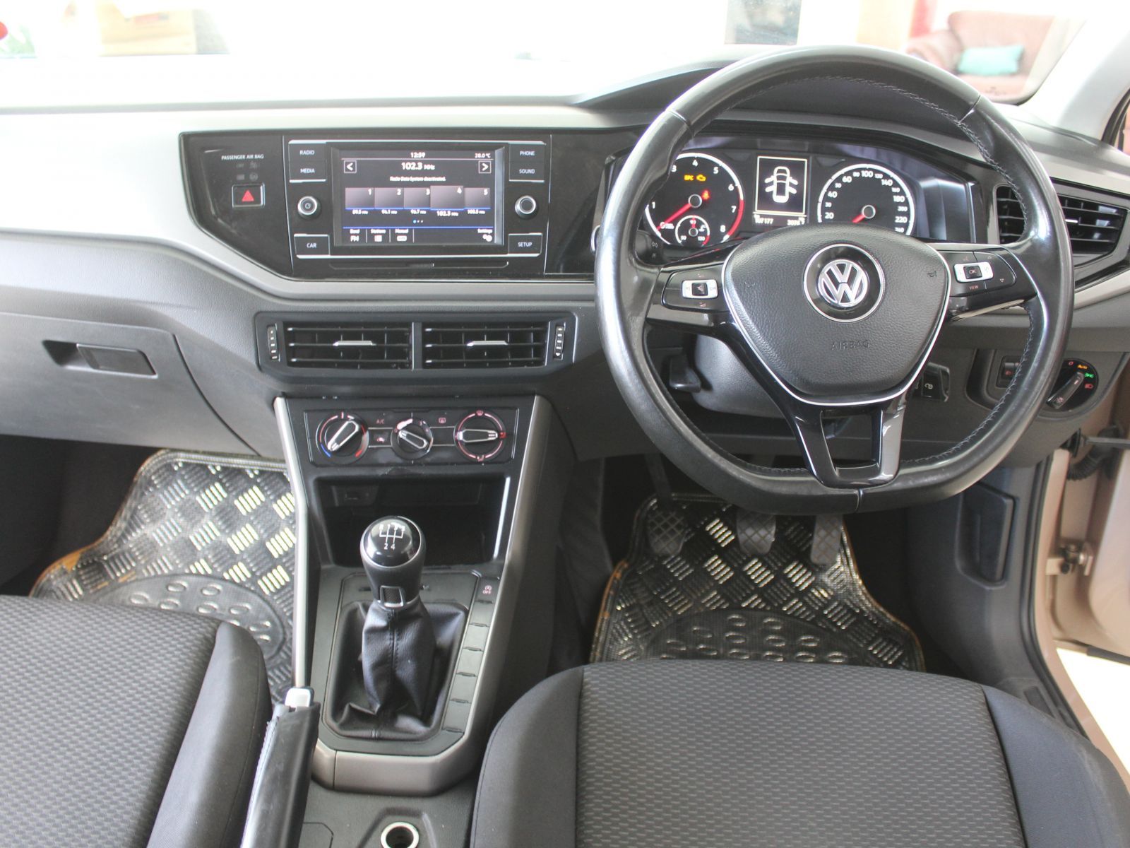 2018 Volkswagen Polo photo 15