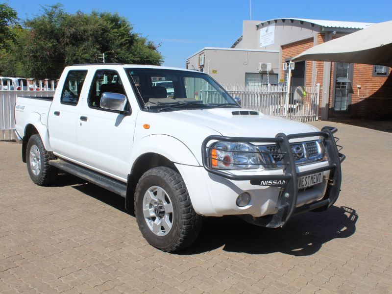2020 Nissan NP300 photo 3