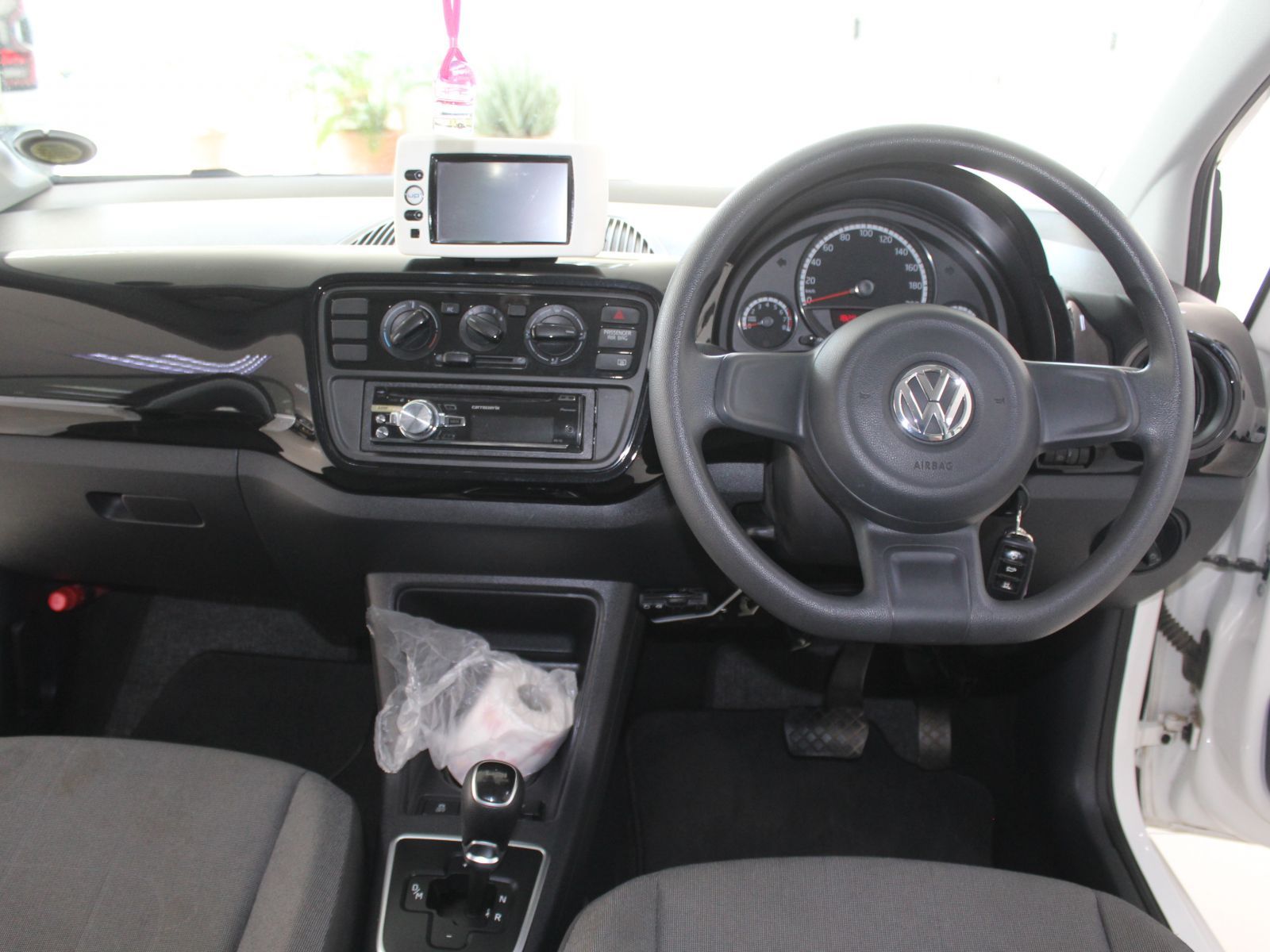 2013 Volkswagen Up photo 10