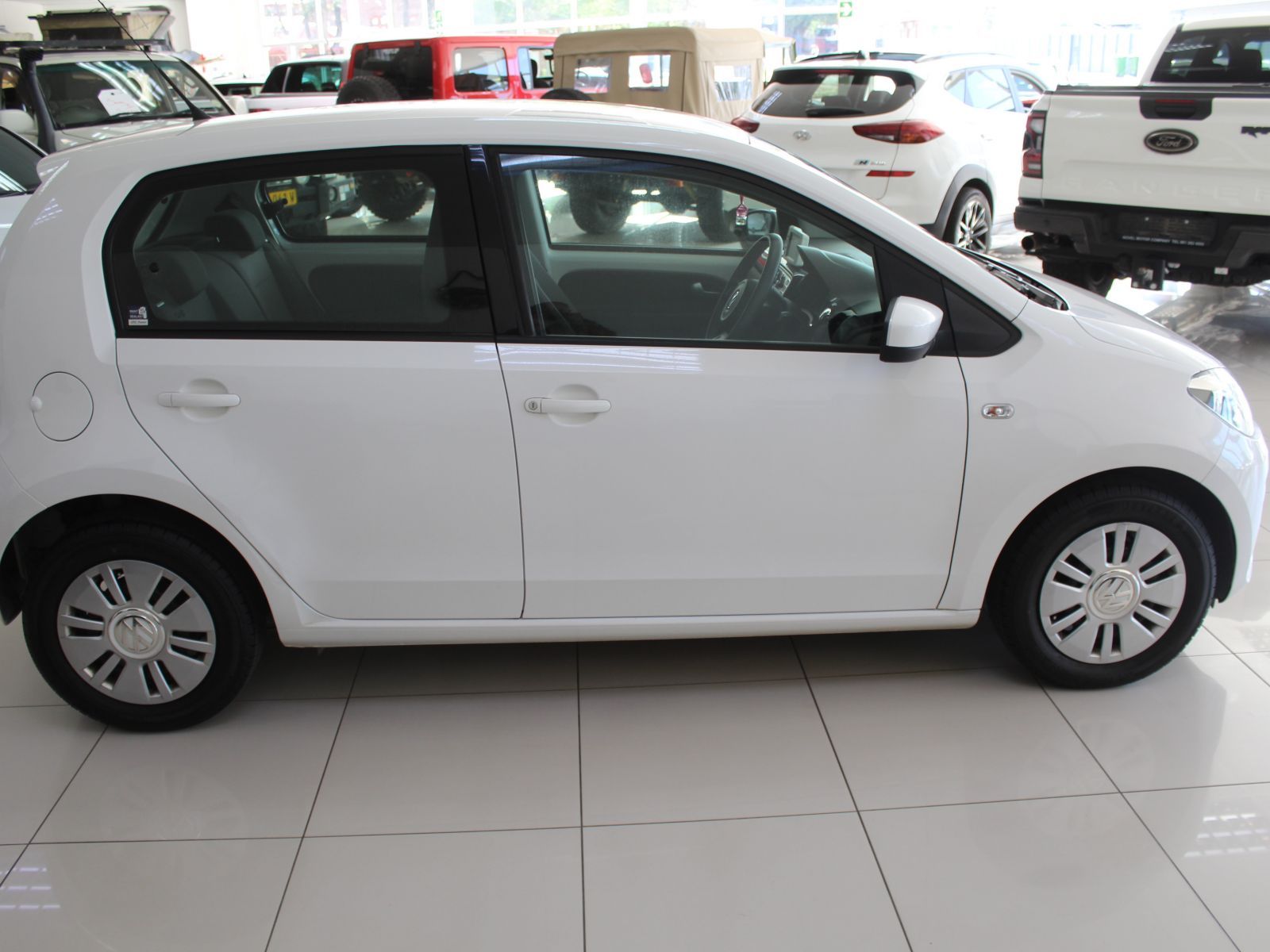 2013 Volkswagen Up photo 5