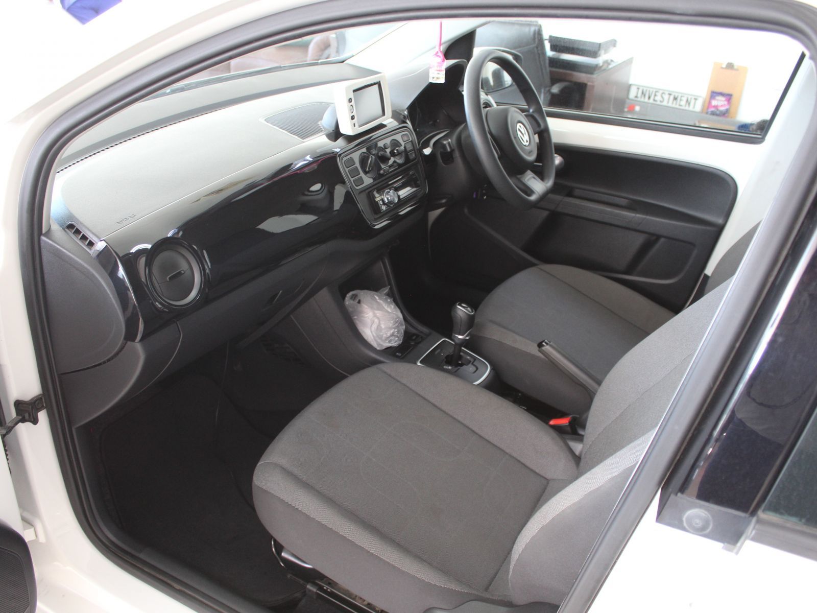 2013 Volkswagen Up photo 6