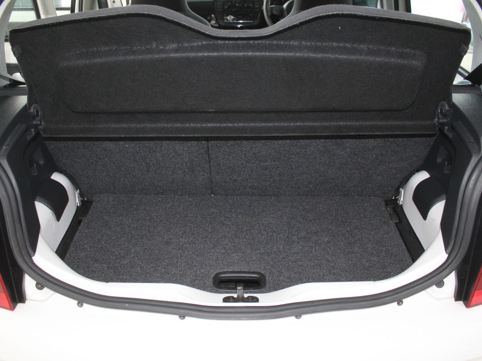 2013 Volkswagen Up photo 8