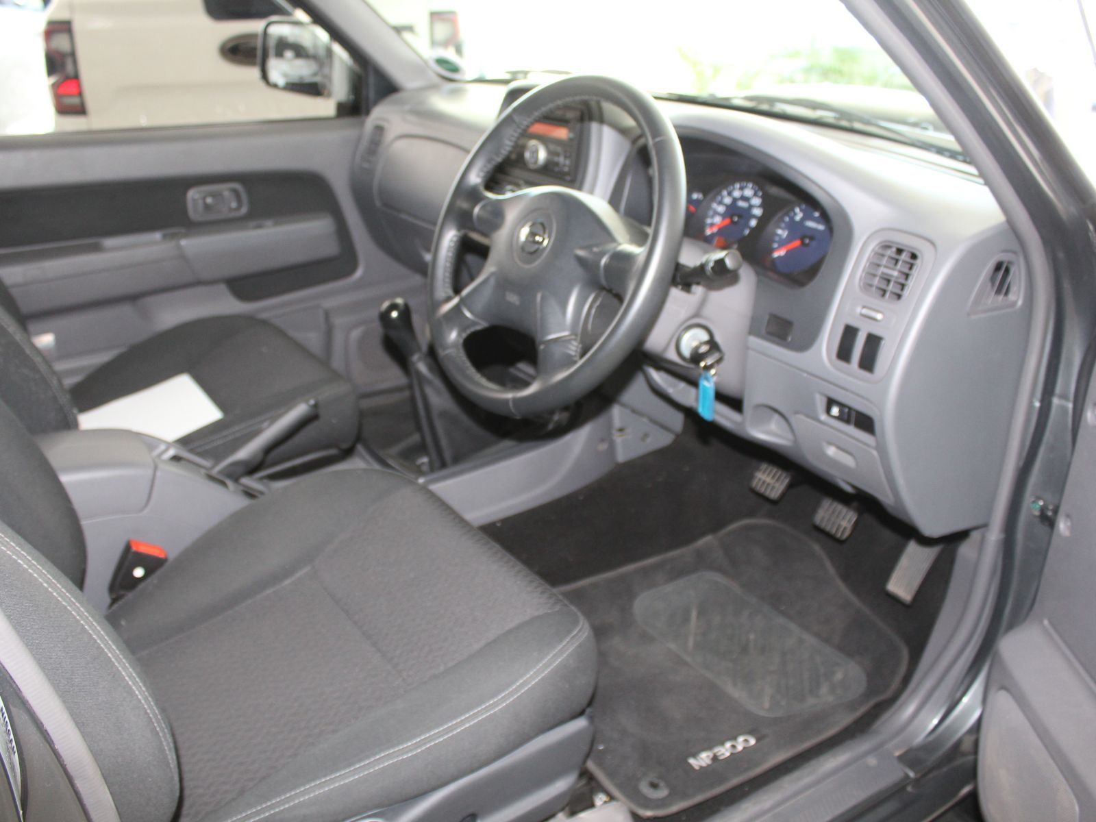2020 Nissan NP300 photo 9