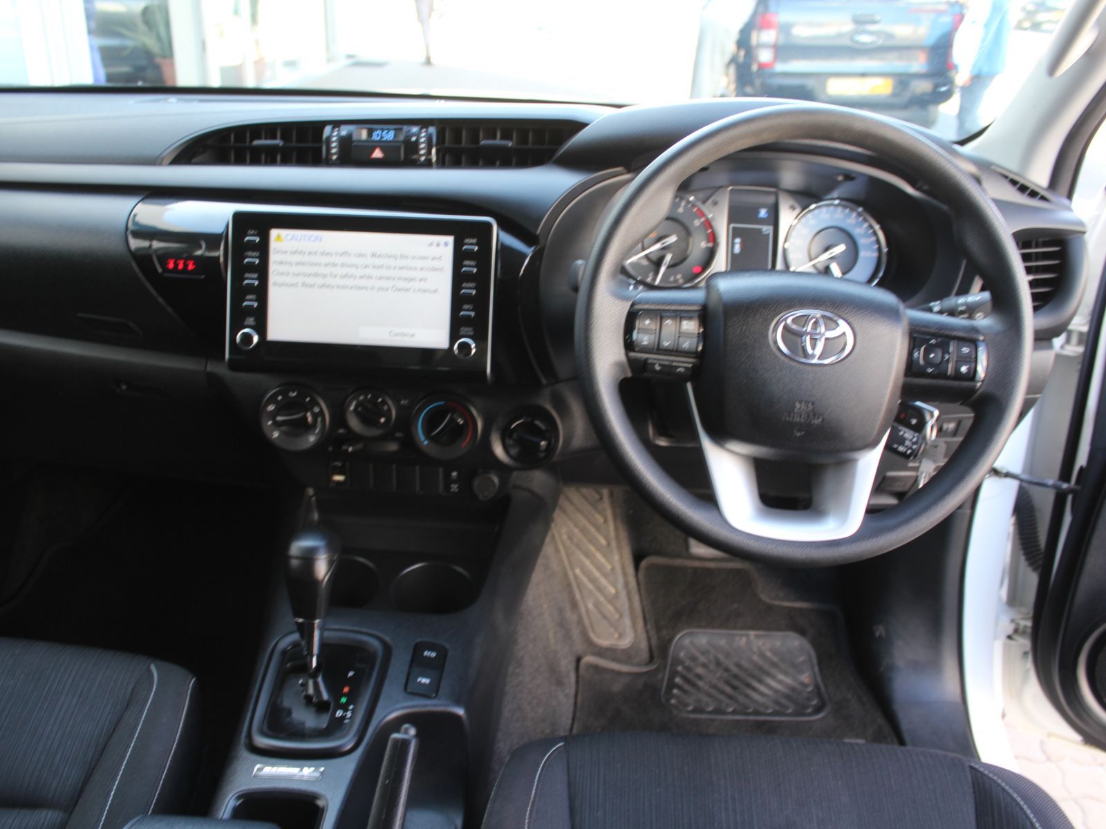 2024 Toyota Hilux photo 10