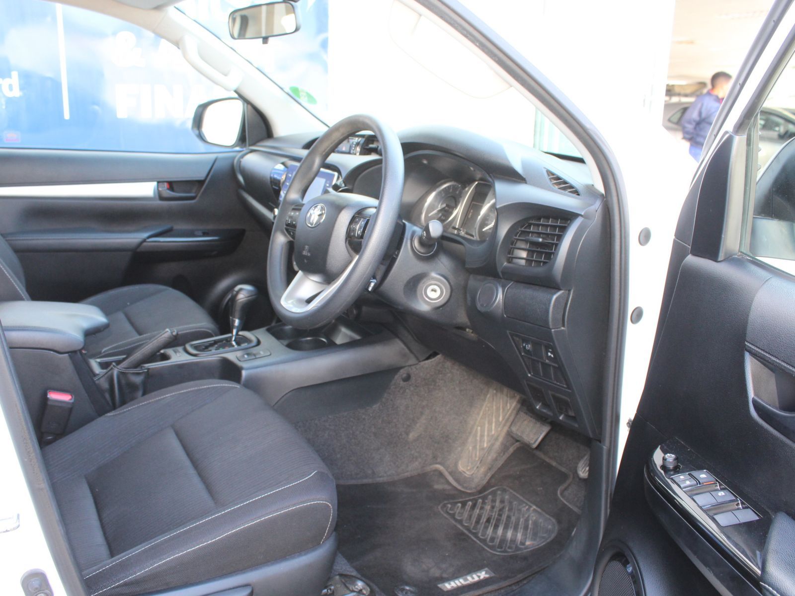 2024 Toyota Hilux photo 8